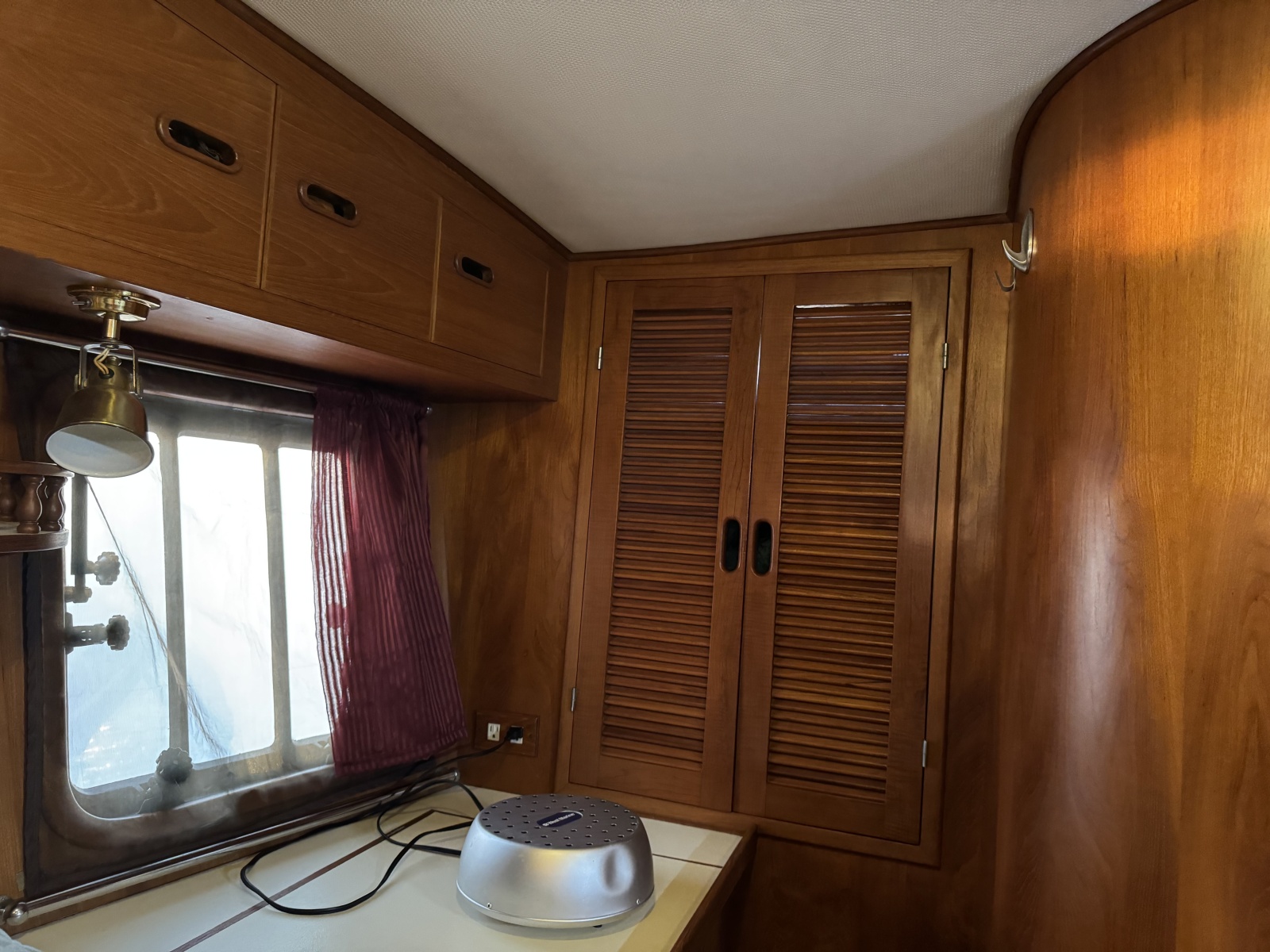 1987 President 37 Sundeck