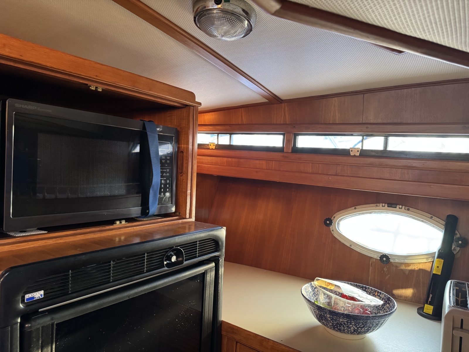 1987 President 37 Sundeck