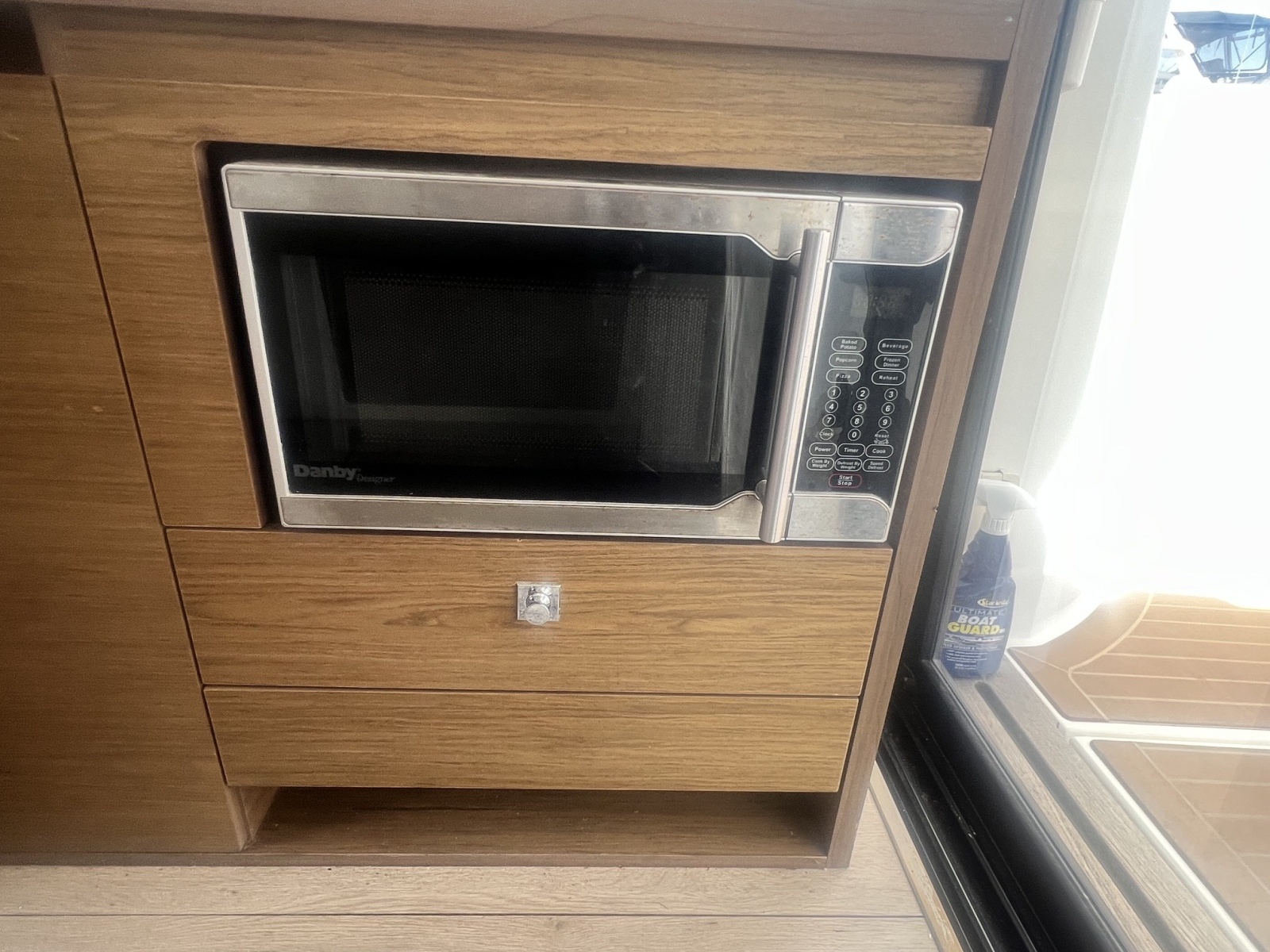 2019 Jeanneau NC 33