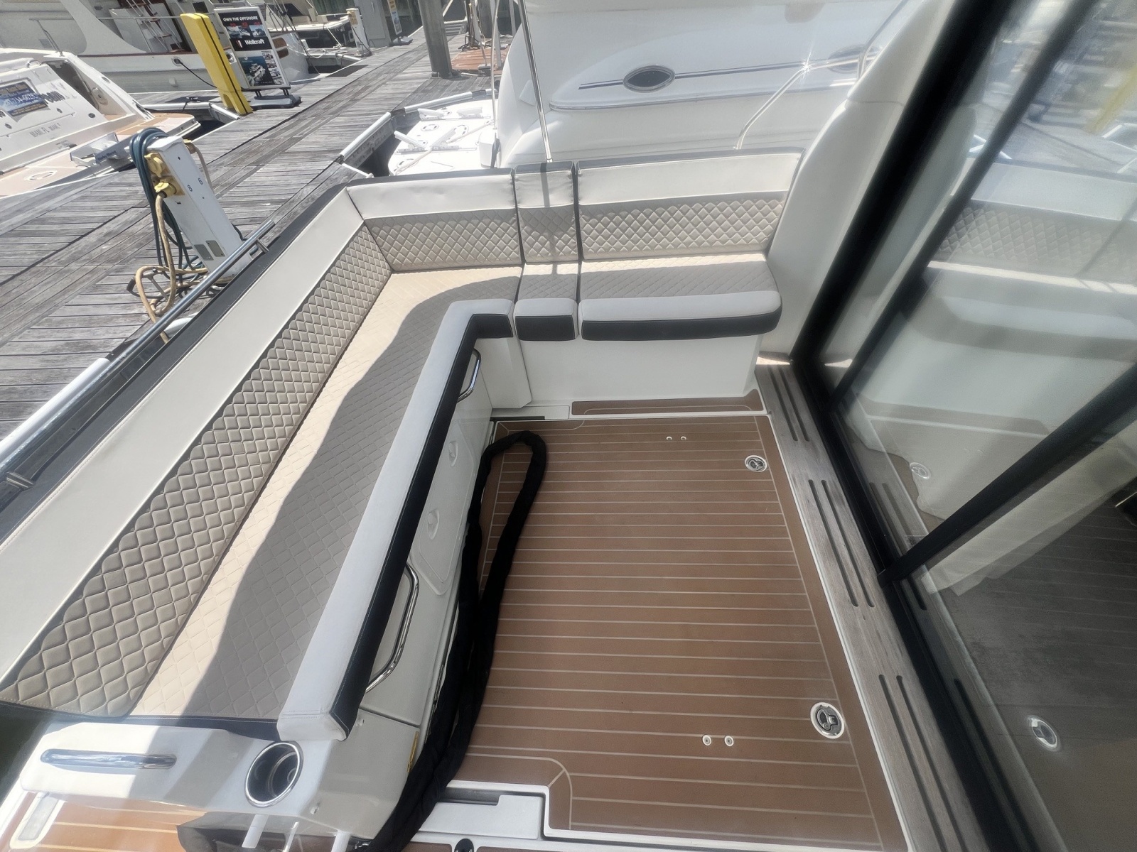 2019 Jeanneau NC 33