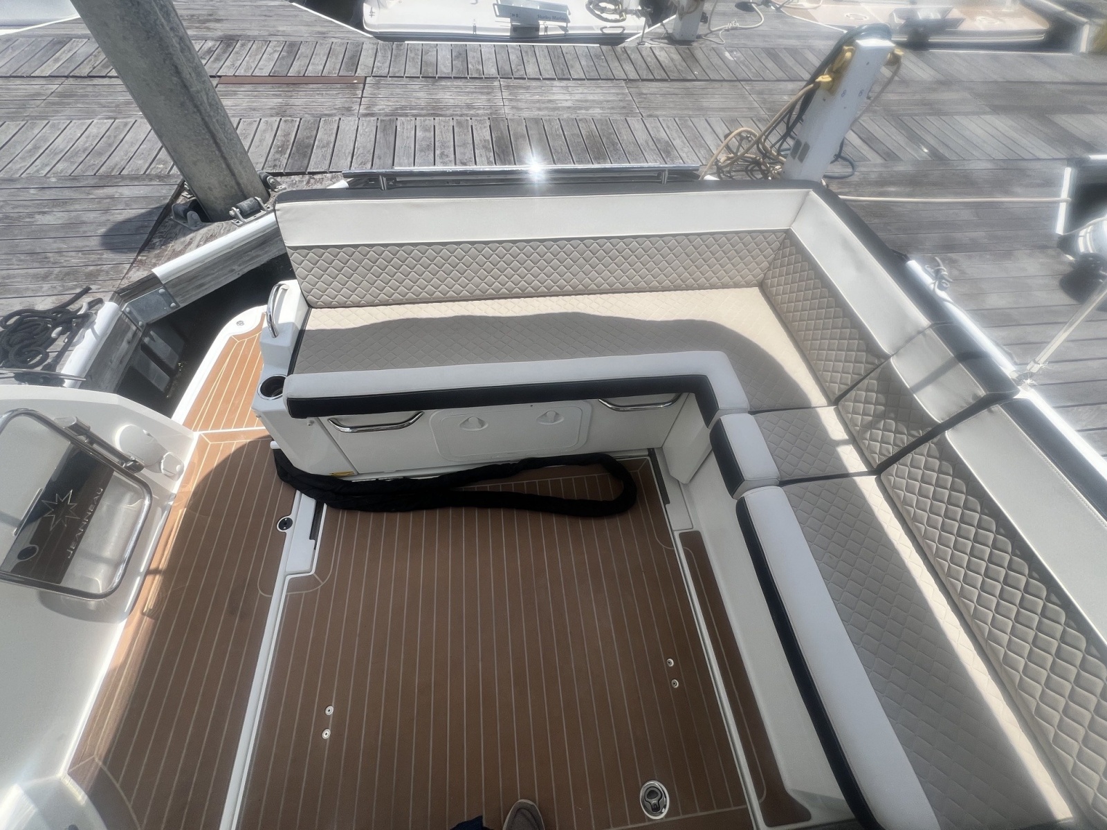 2019 Jeanneau NC 33