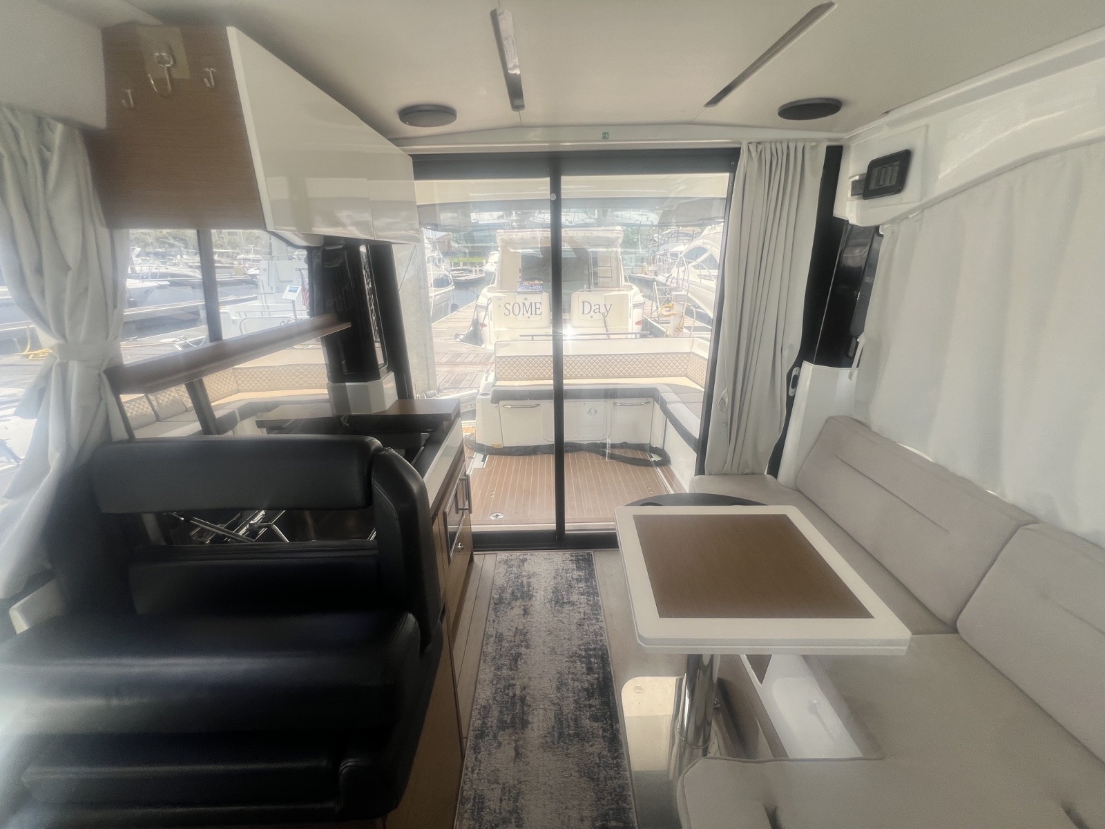 2019 Jeanneau NC 33