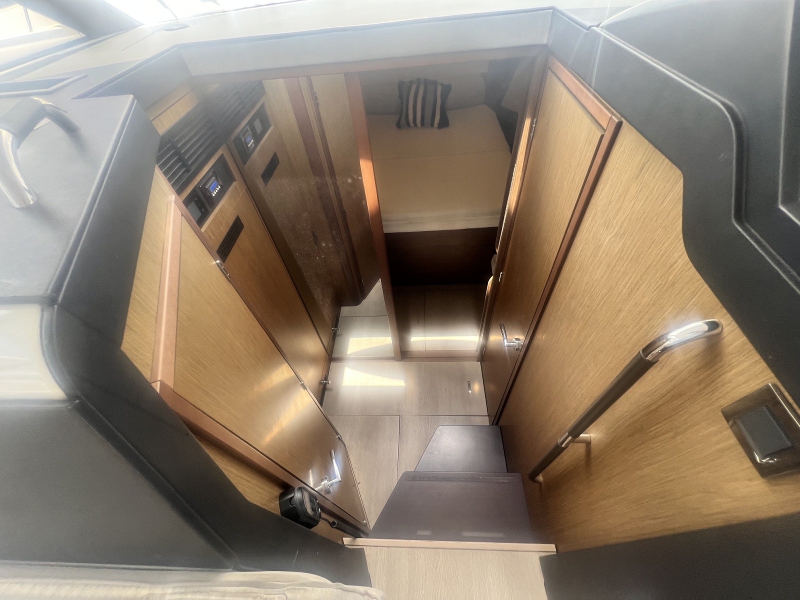 2019 Jeanneau NC 33
