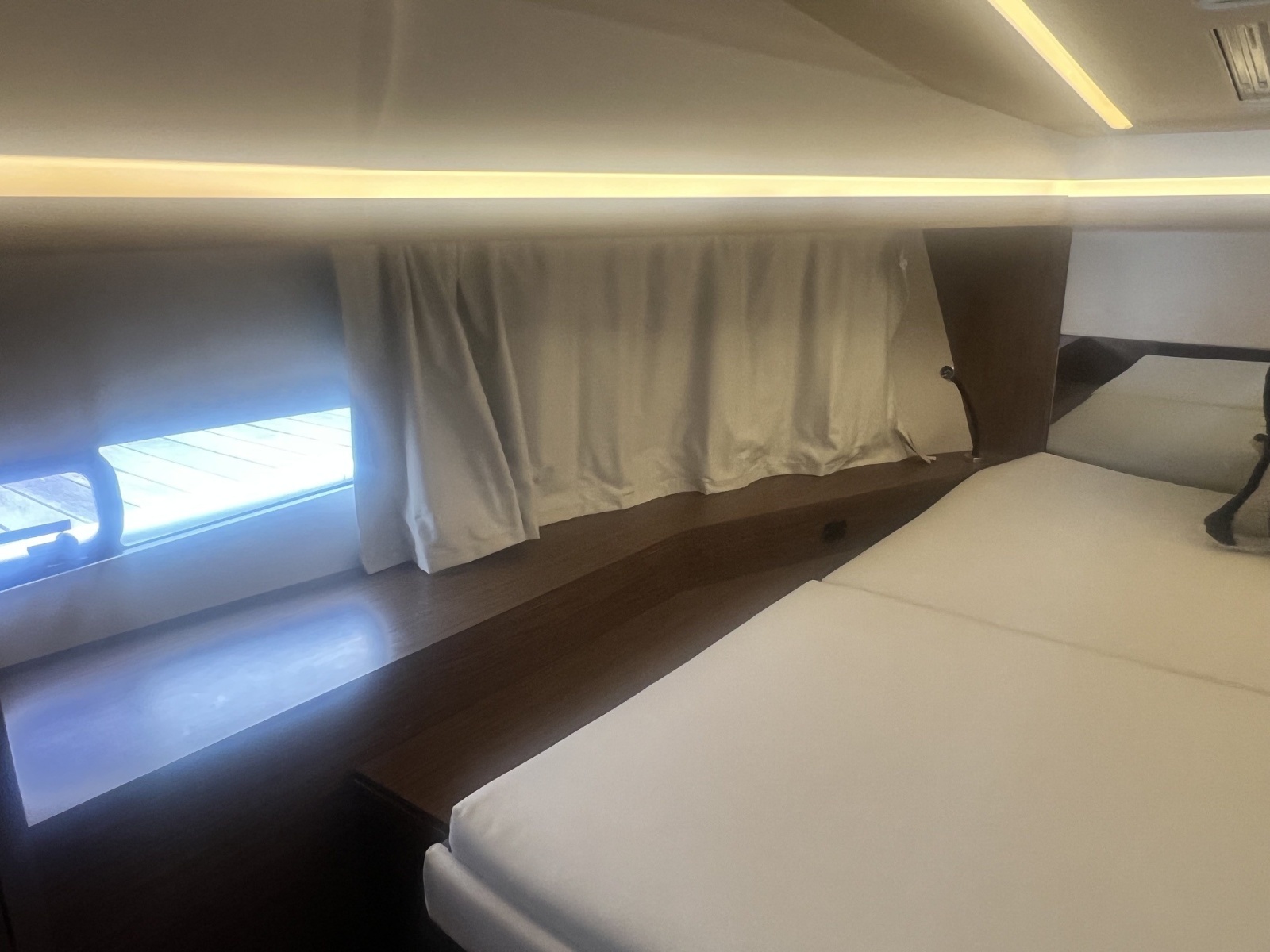 2019 Jeanneau NC 33