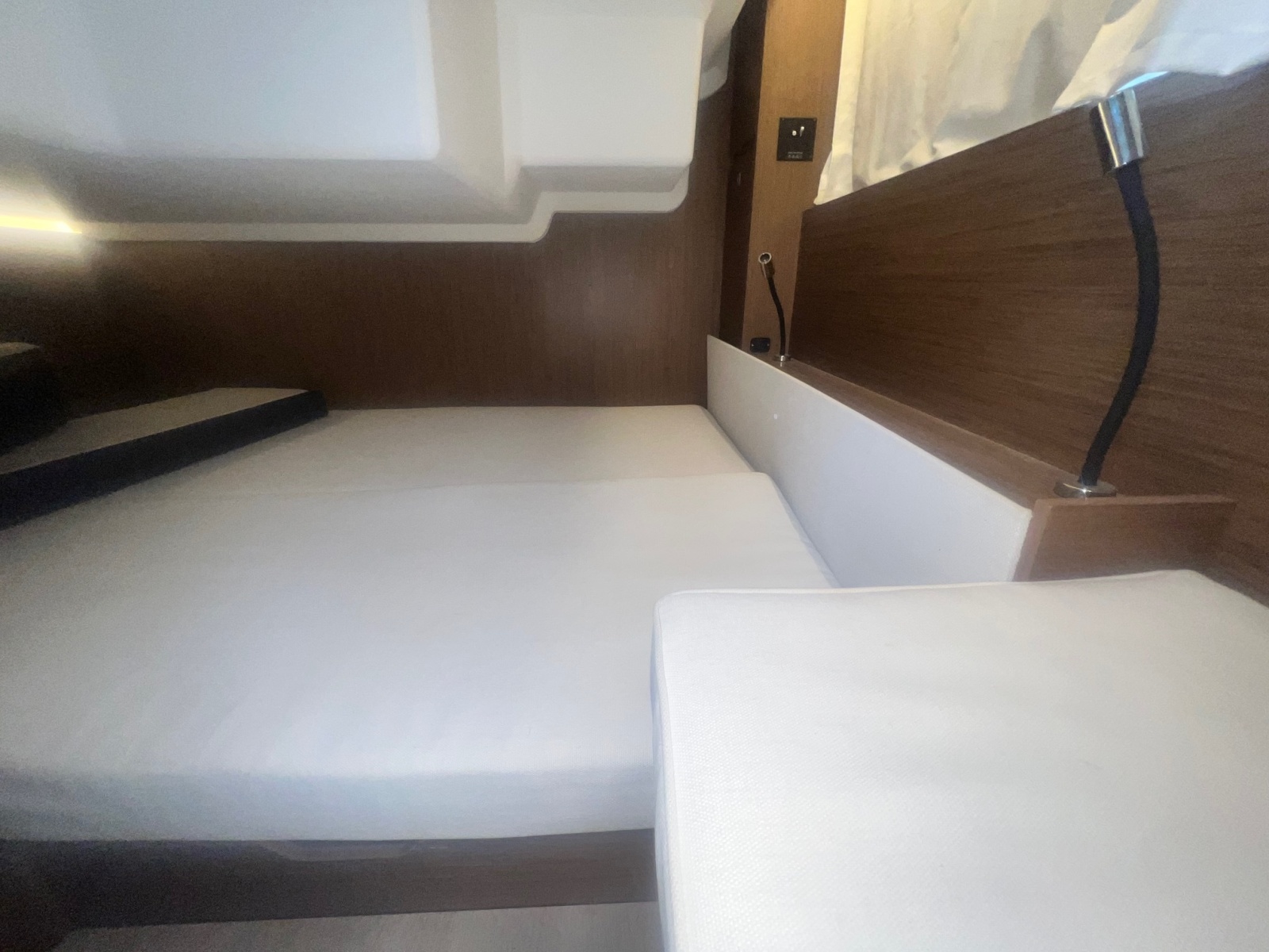2019 Jeanneau NC 33