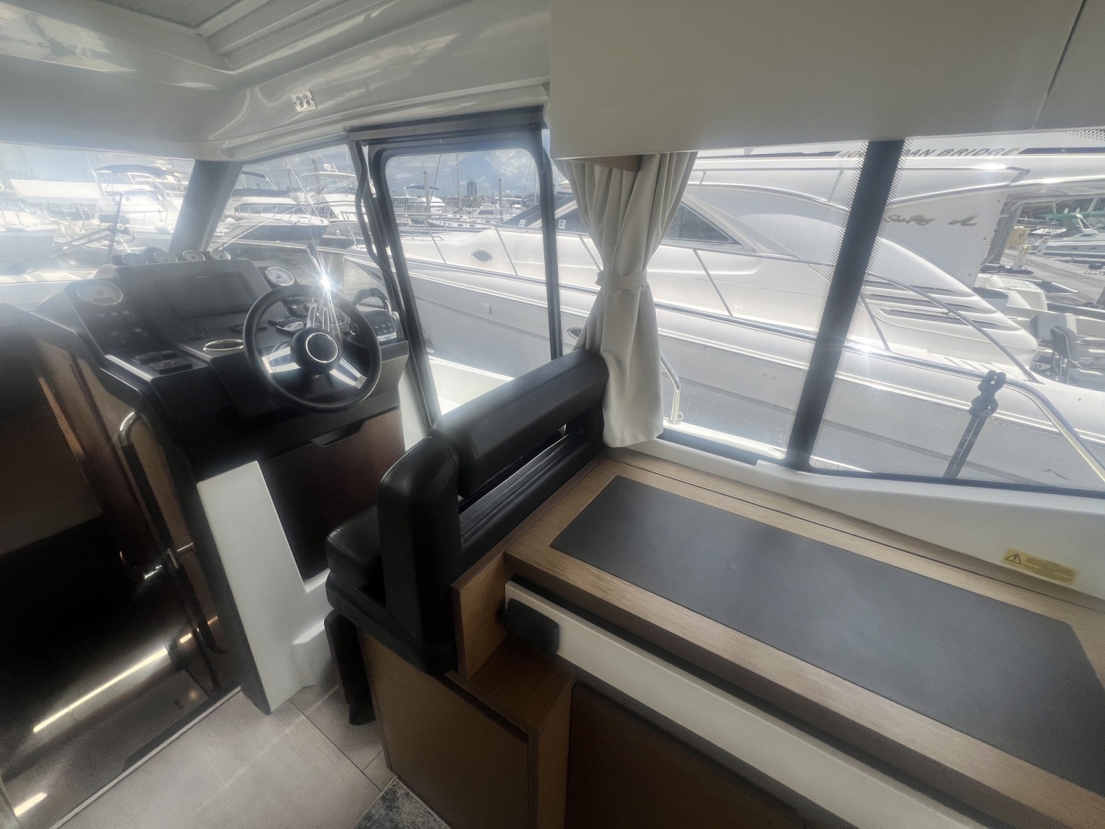 2019 Jeanneau NC 33