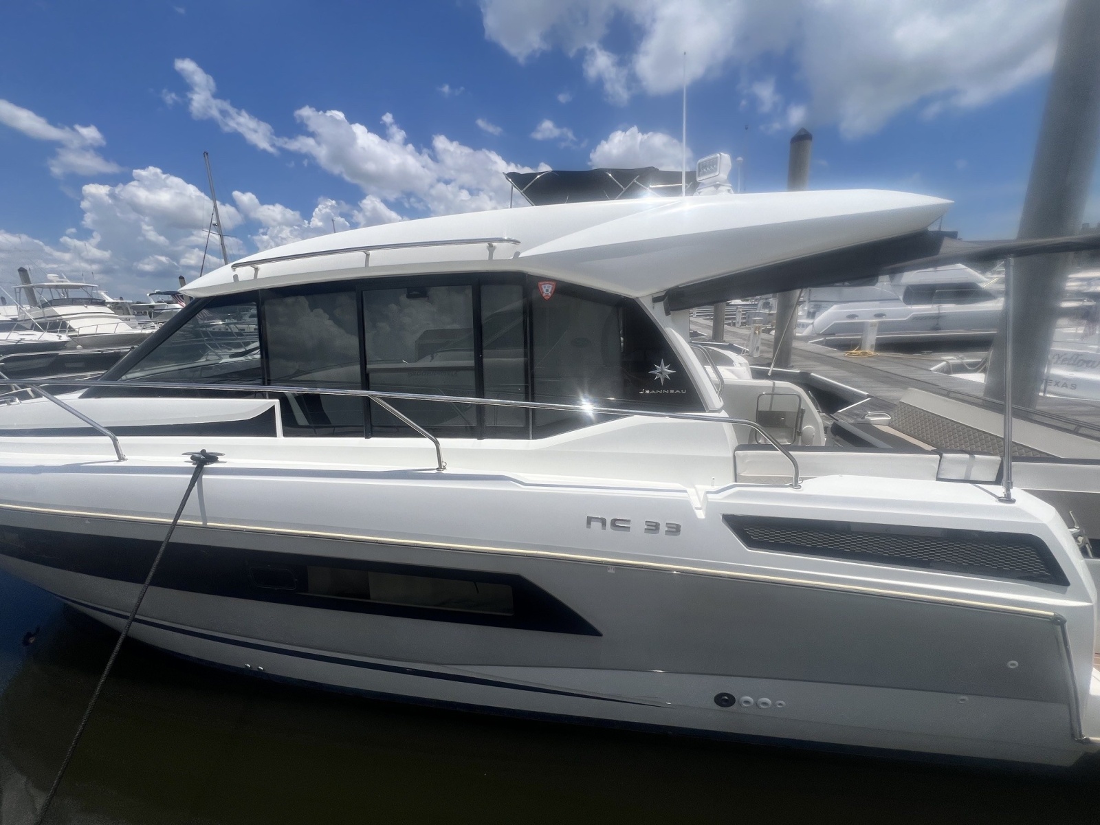 2019 Jeanneau NC 33