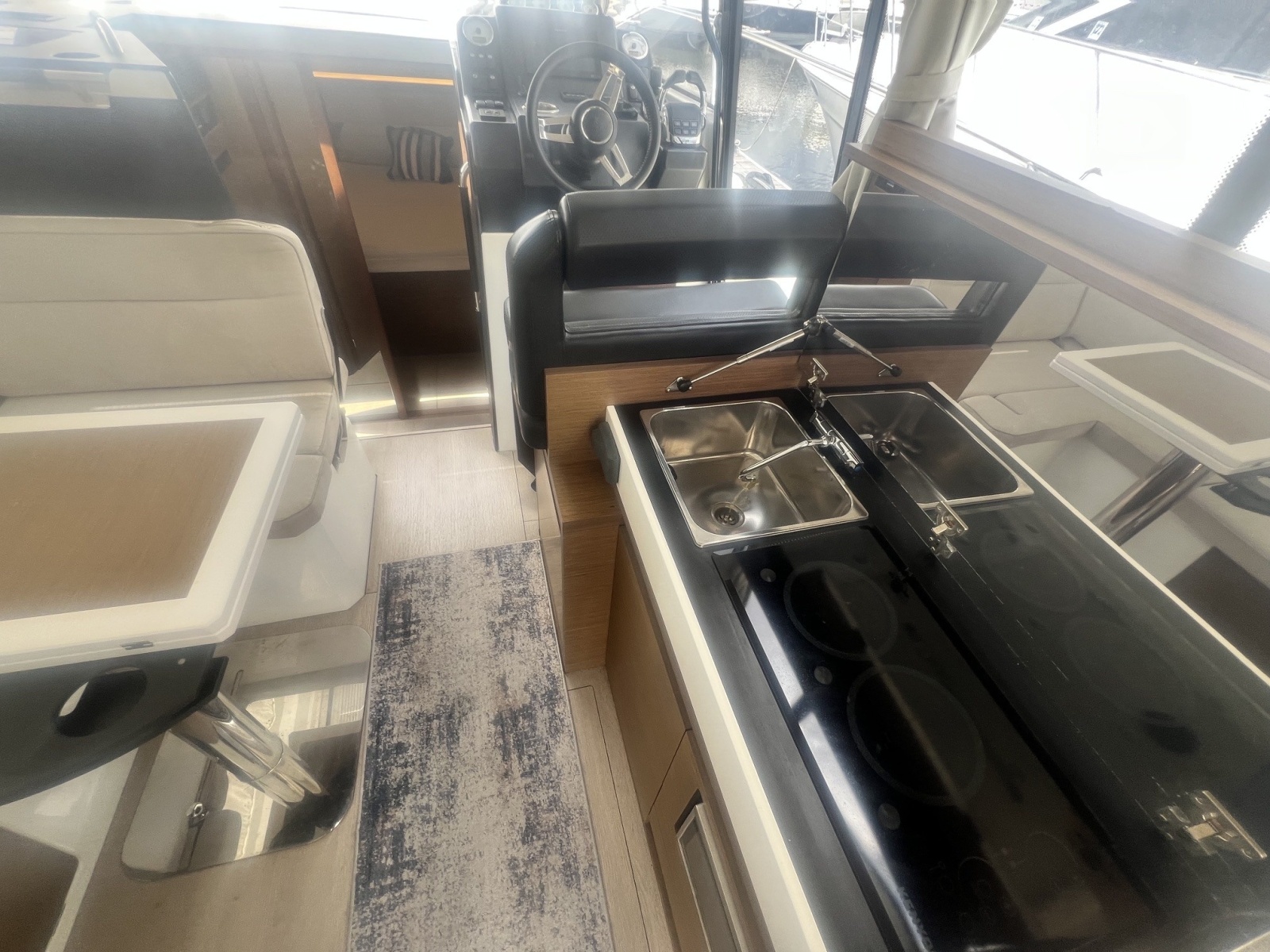 2019 Jeanneau NC 33
