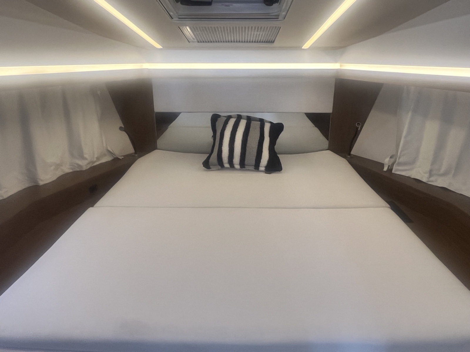 2019 Jeanneau NC 33