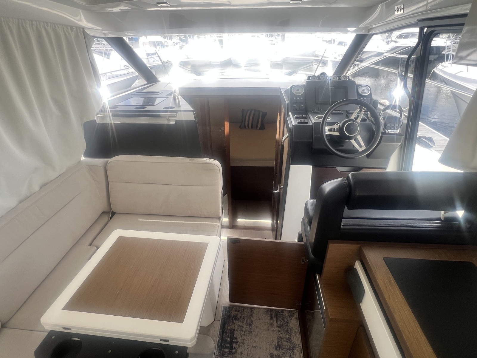 2019 Jeanneau NC 33