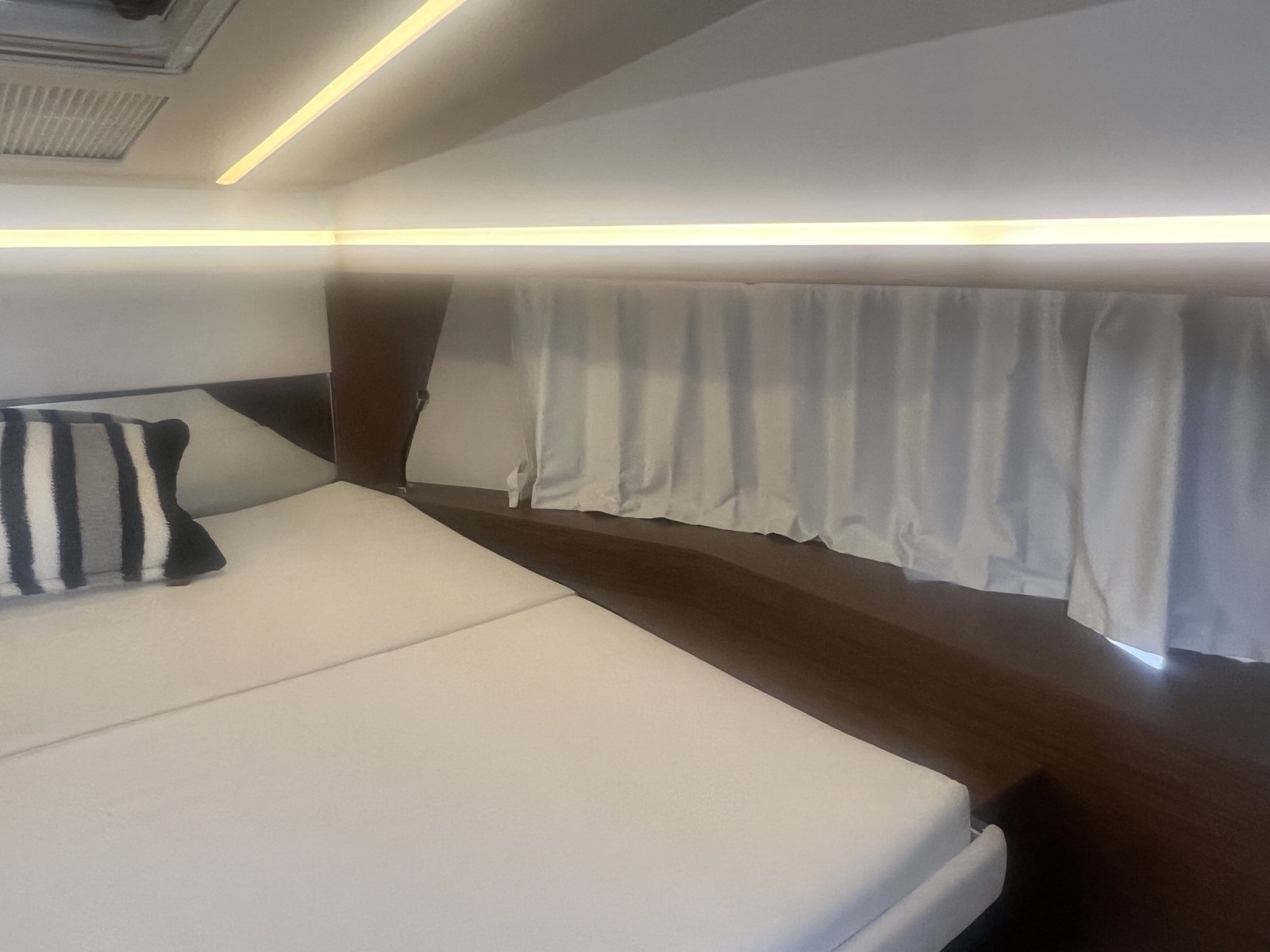 2019 Jeanneau NC 33