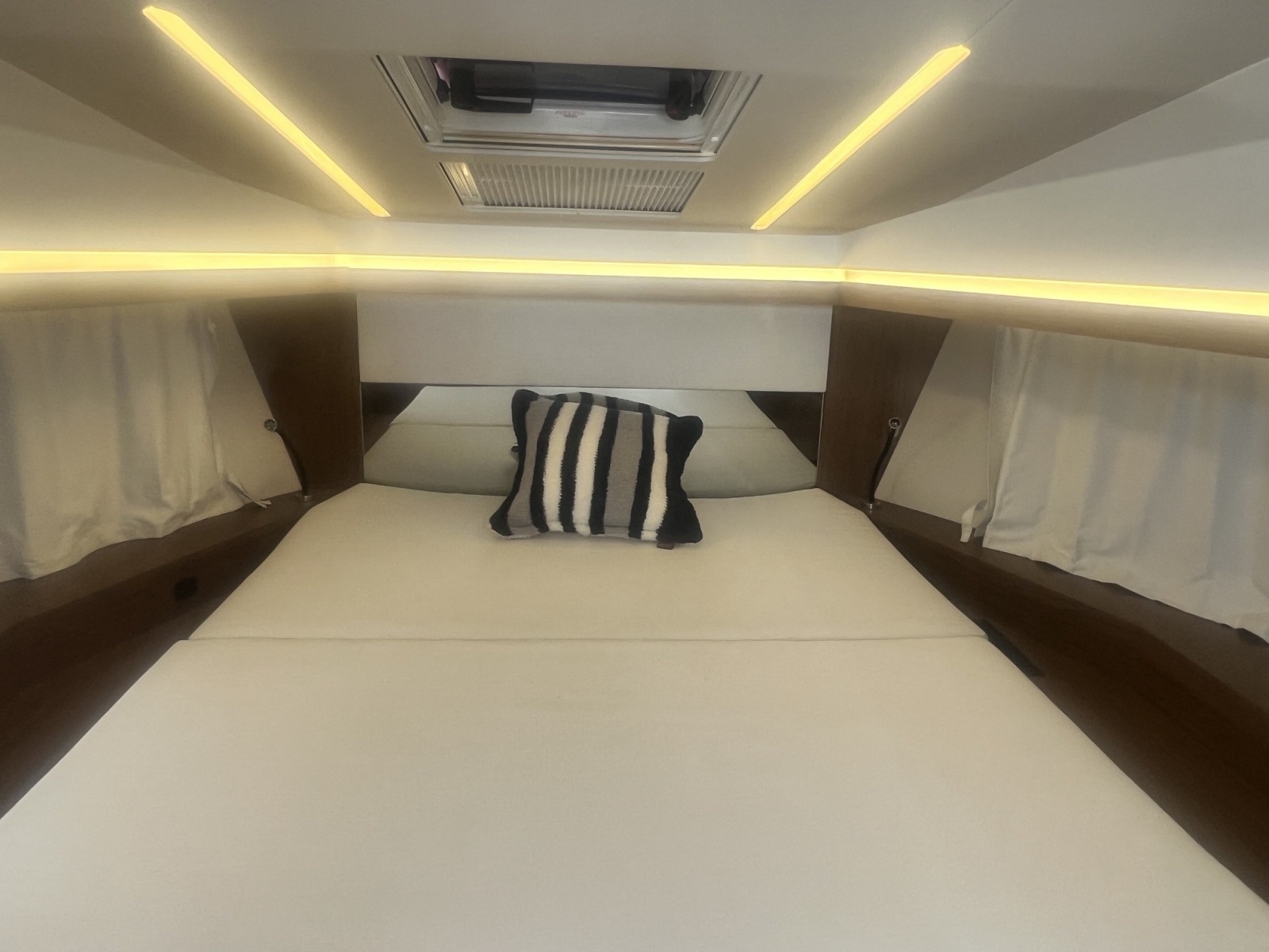 2019 Jeanneau NC 33