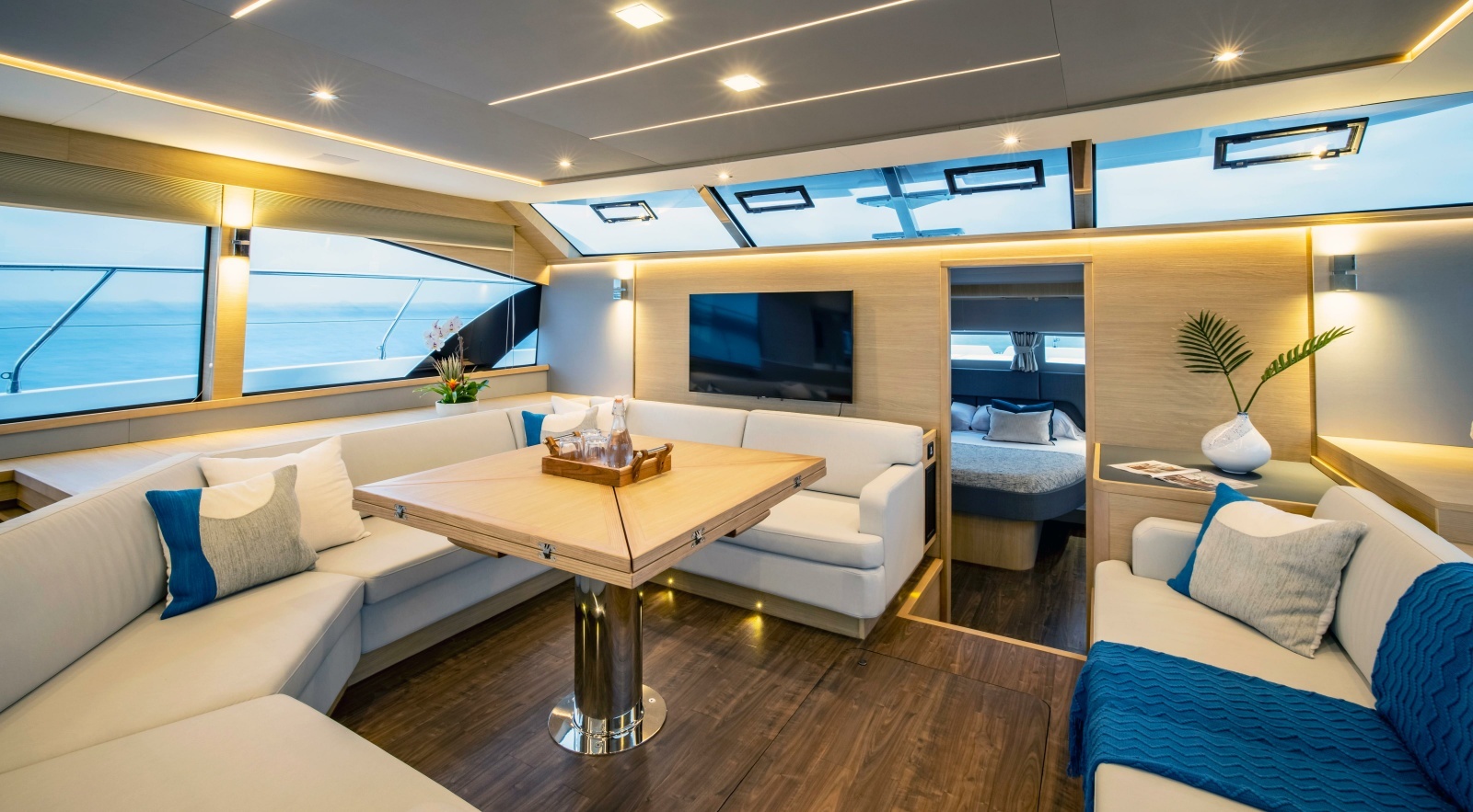 2025 Aquila 54 Yacht