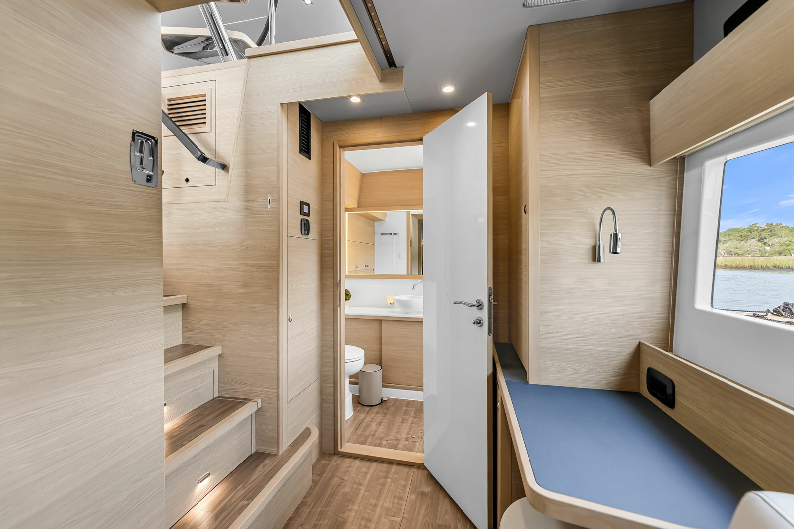 2025 Aquila 54 Yacht