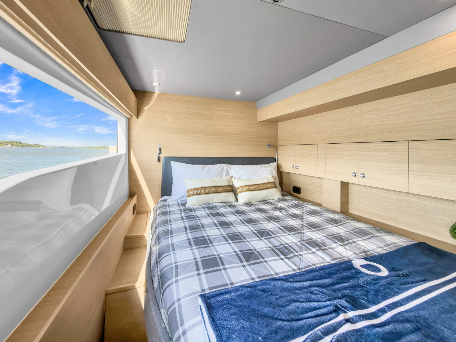 2025 Aquila 54 Yacht