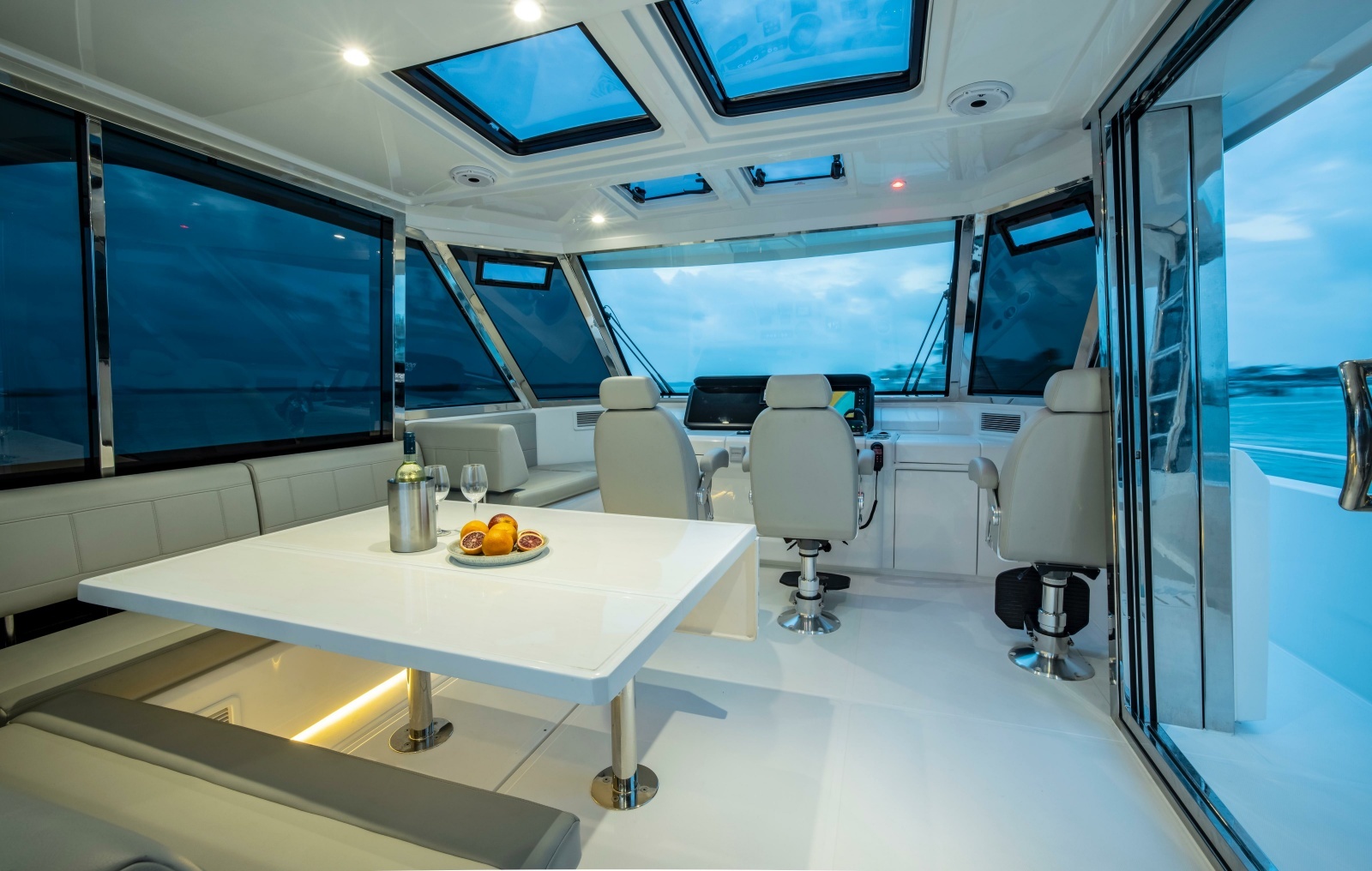 2025 Aquila 54 Yacht