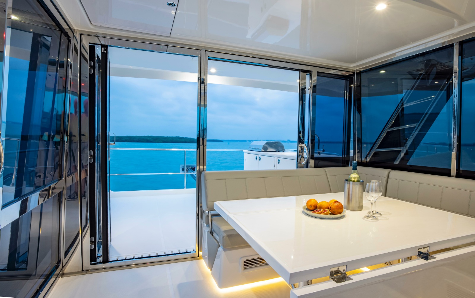 2025 Aquila 54 Yacht