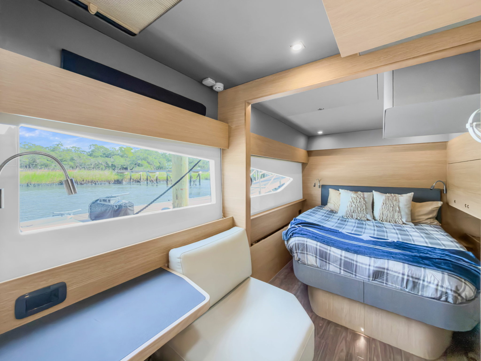 2025 Aquila 54 Yacht