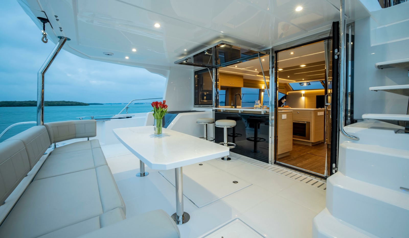 2025 Aquila 54 Yacht
