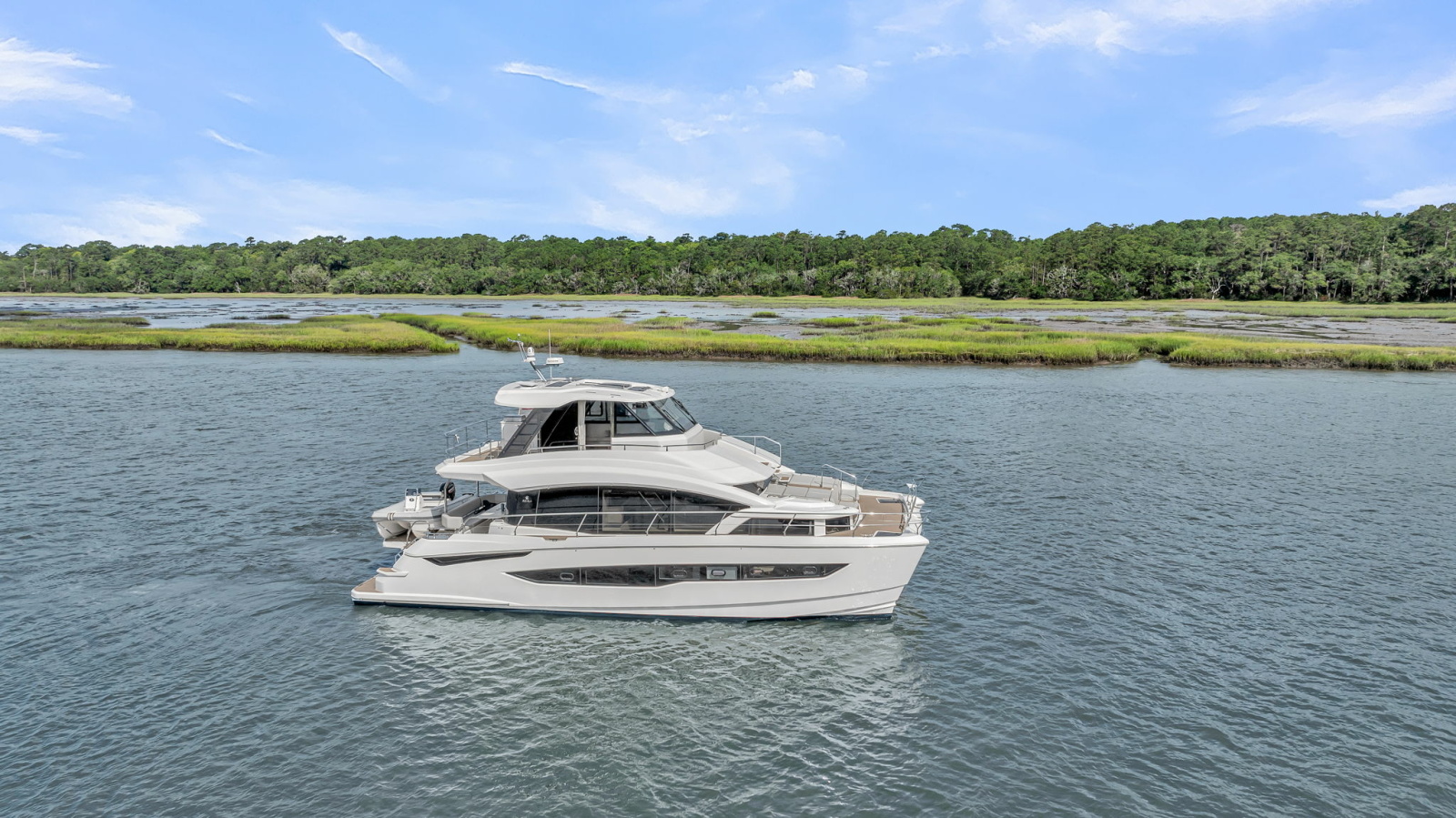 2025 Aquila 54 Yacht