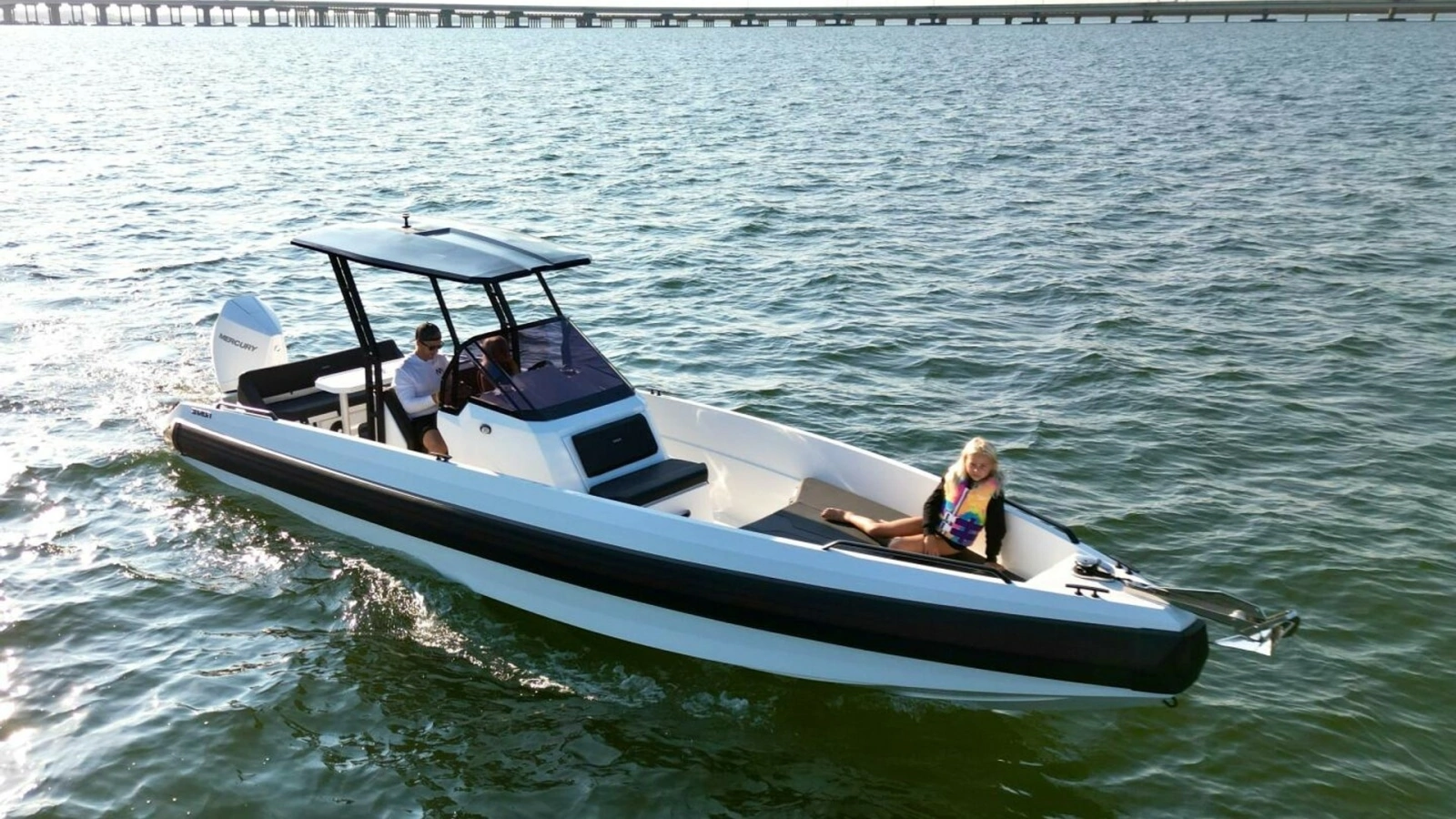 2024 Iron 27 Center Console