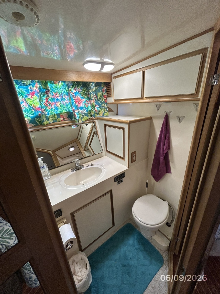 44' High Tech master stateroom head