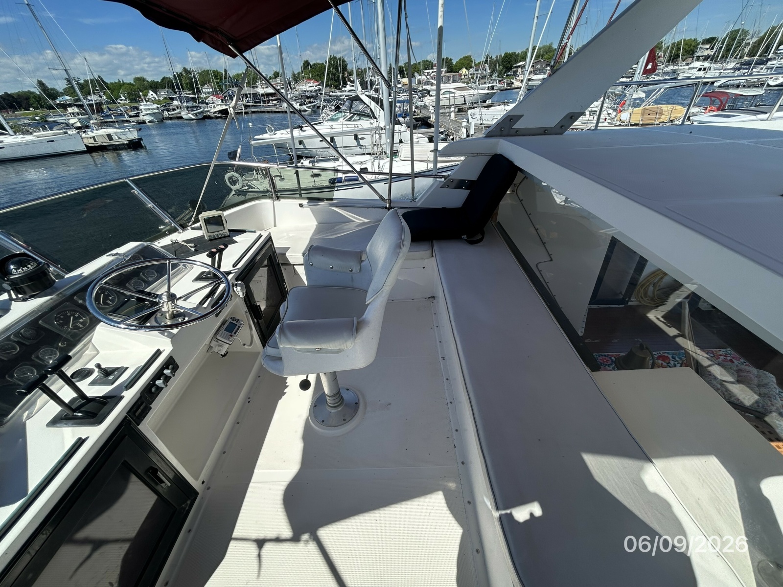 44' High Tech flybridge starboard