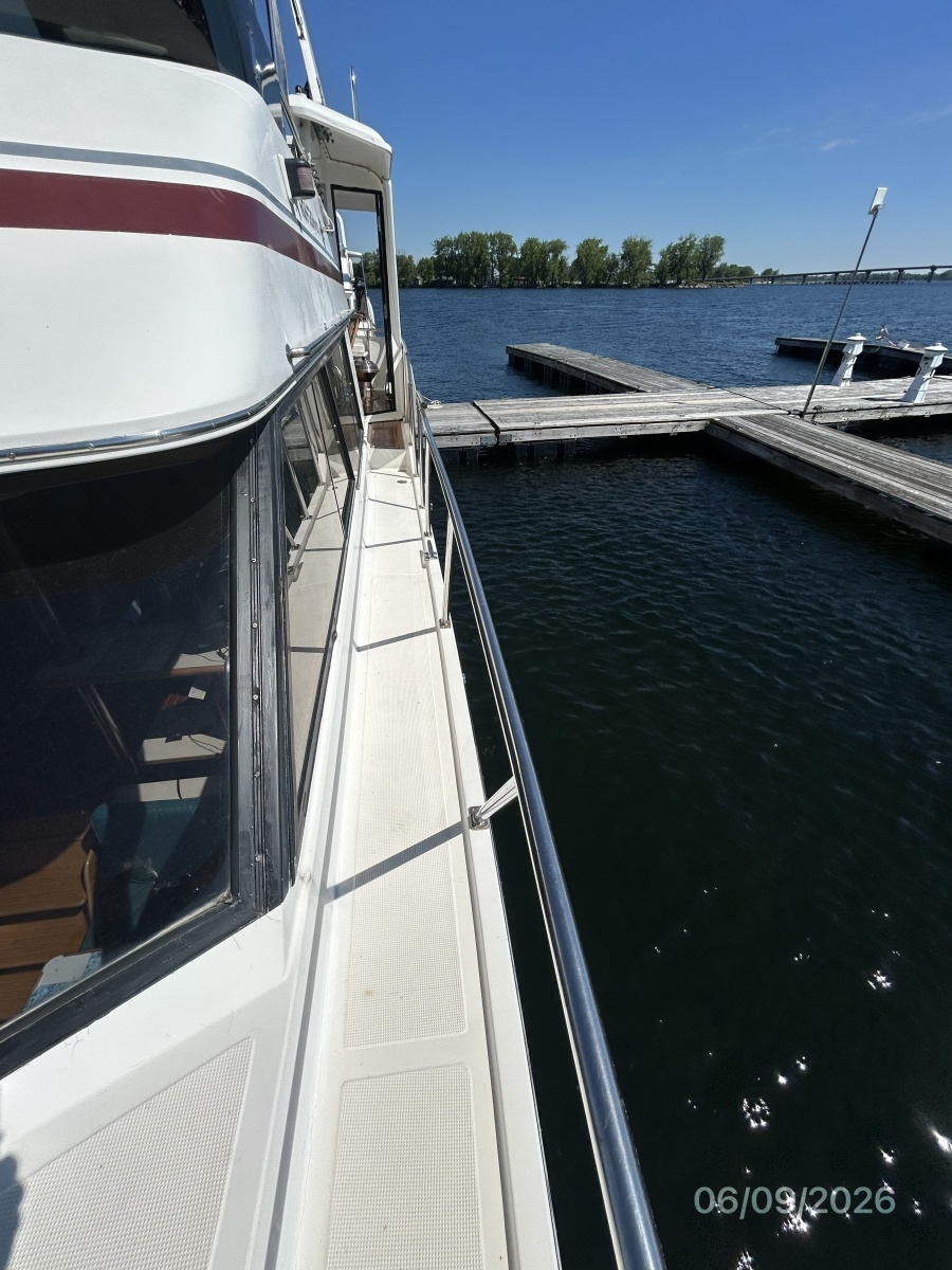 44' High Tech port side deck2