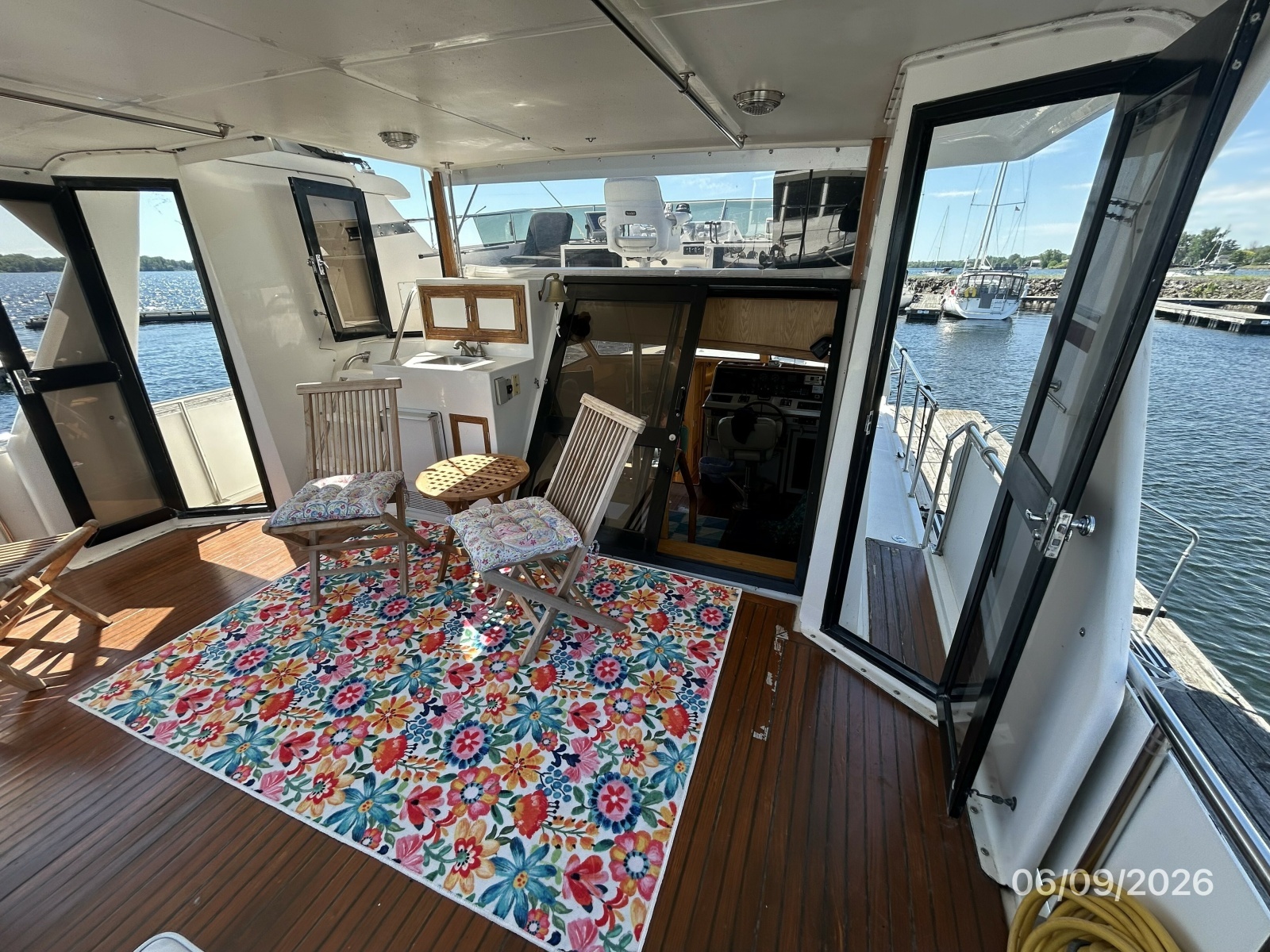44' High Tech sundeck forward
