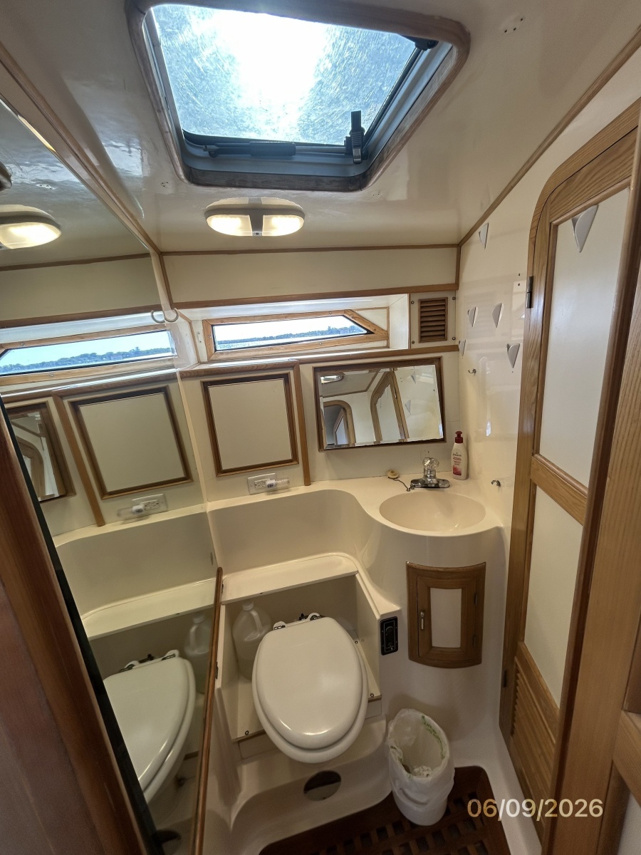 44' High Tech guest stateroom head