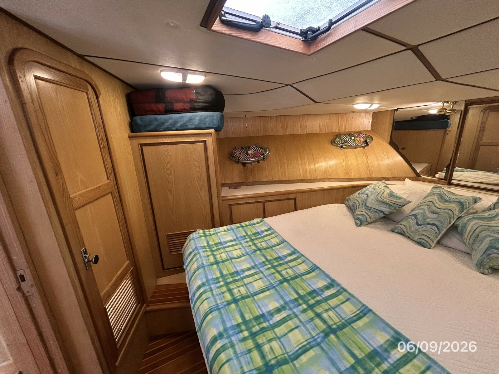 44' High Tech guest stateroom port