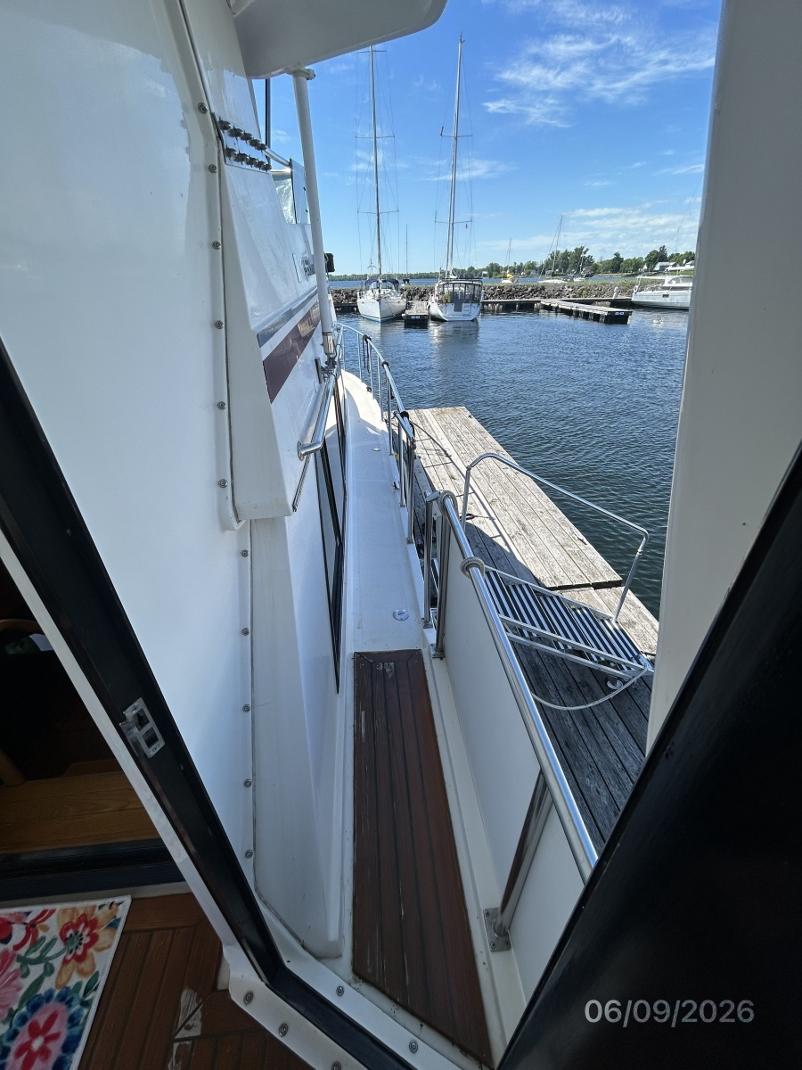 44' High Tech starboard side deck1