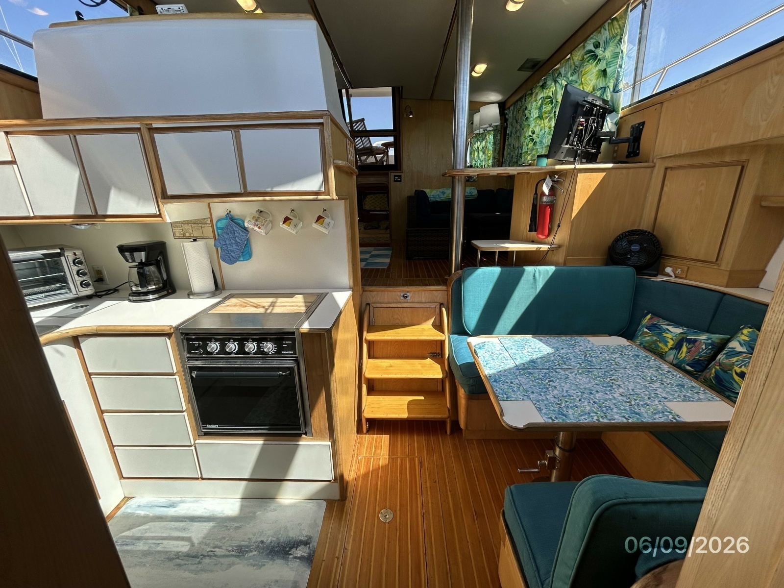 44' High Tech galley-dinette aft