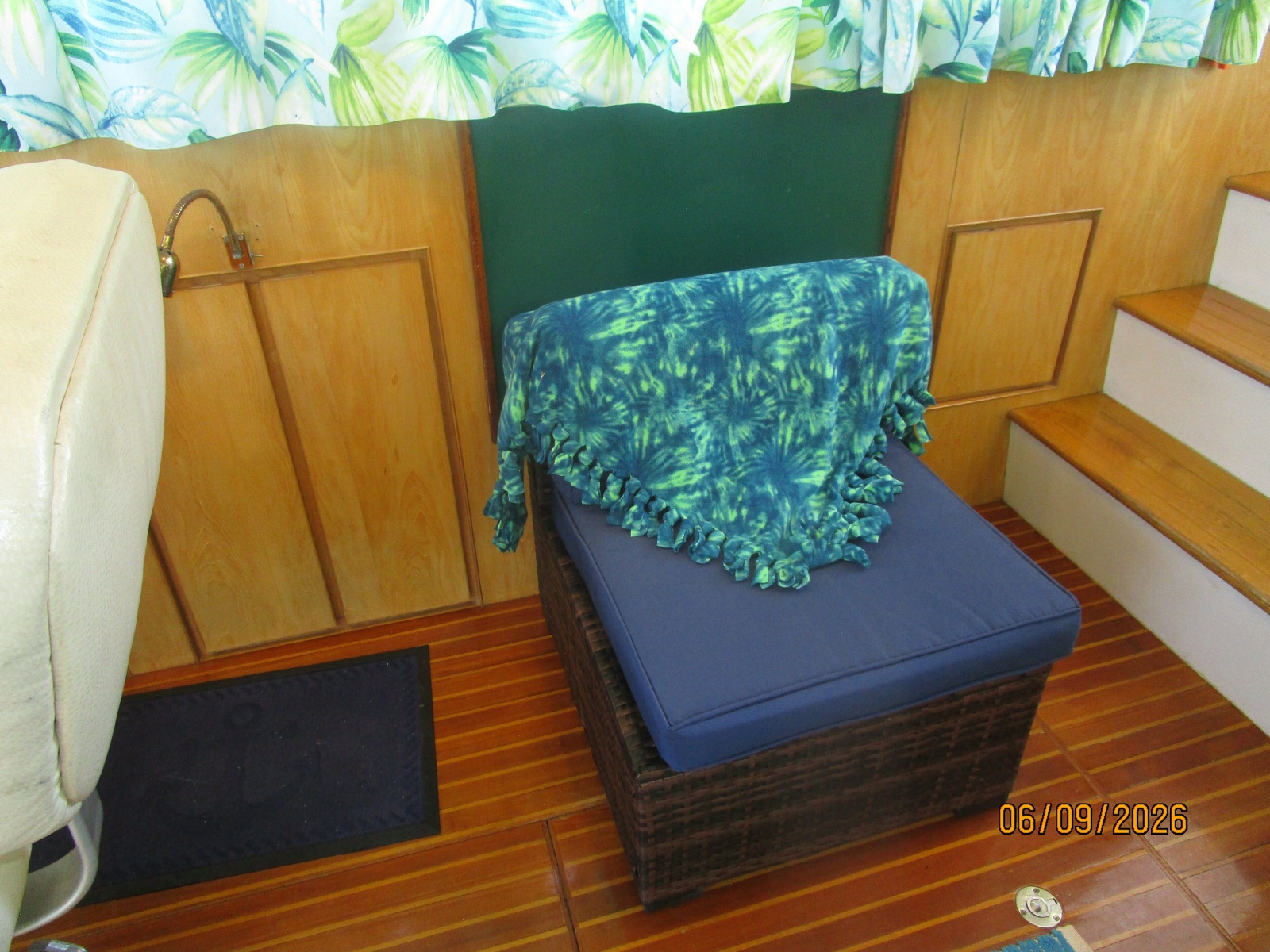 44' High Tech salon starboard seating