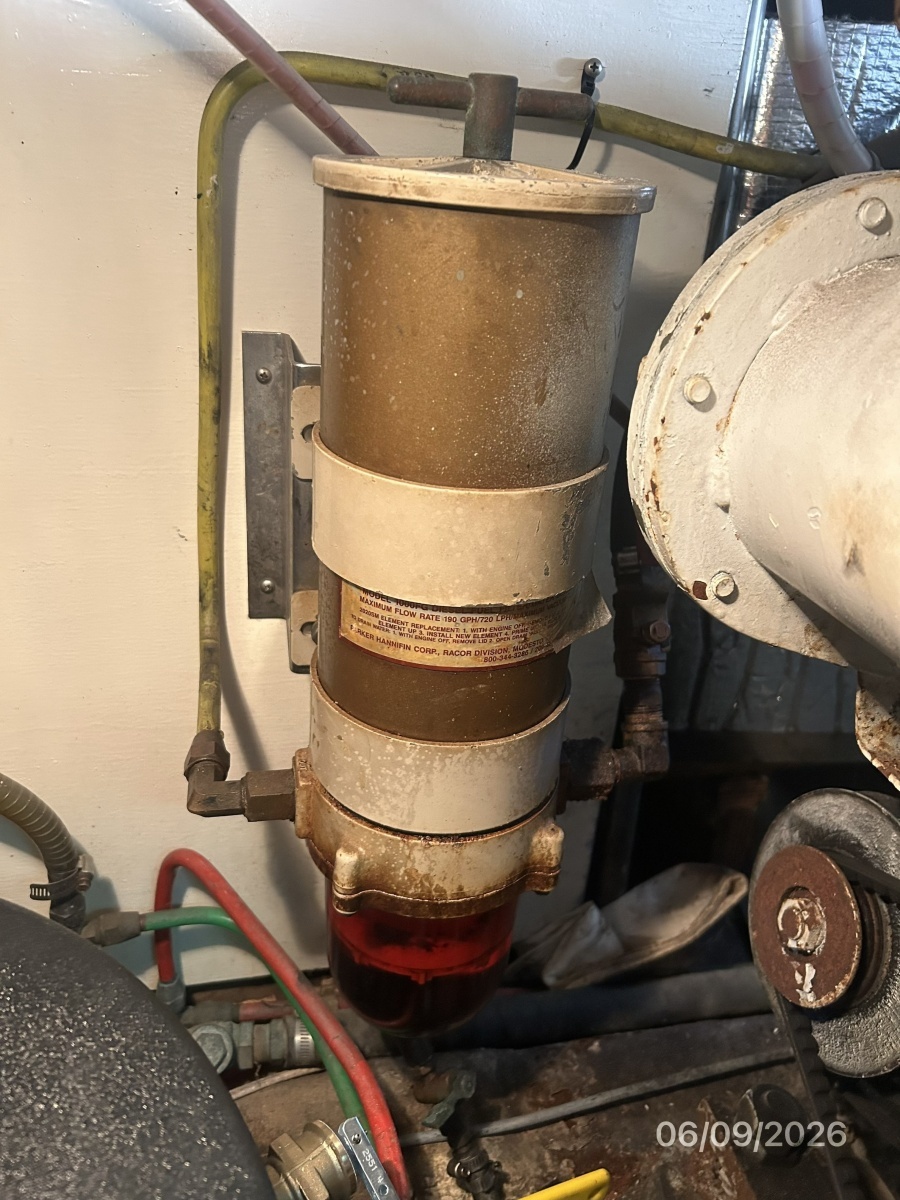 44' High Tech starboard Racor fuel filter