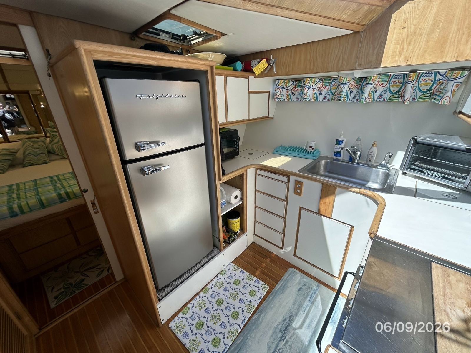 44' High Tech galley2