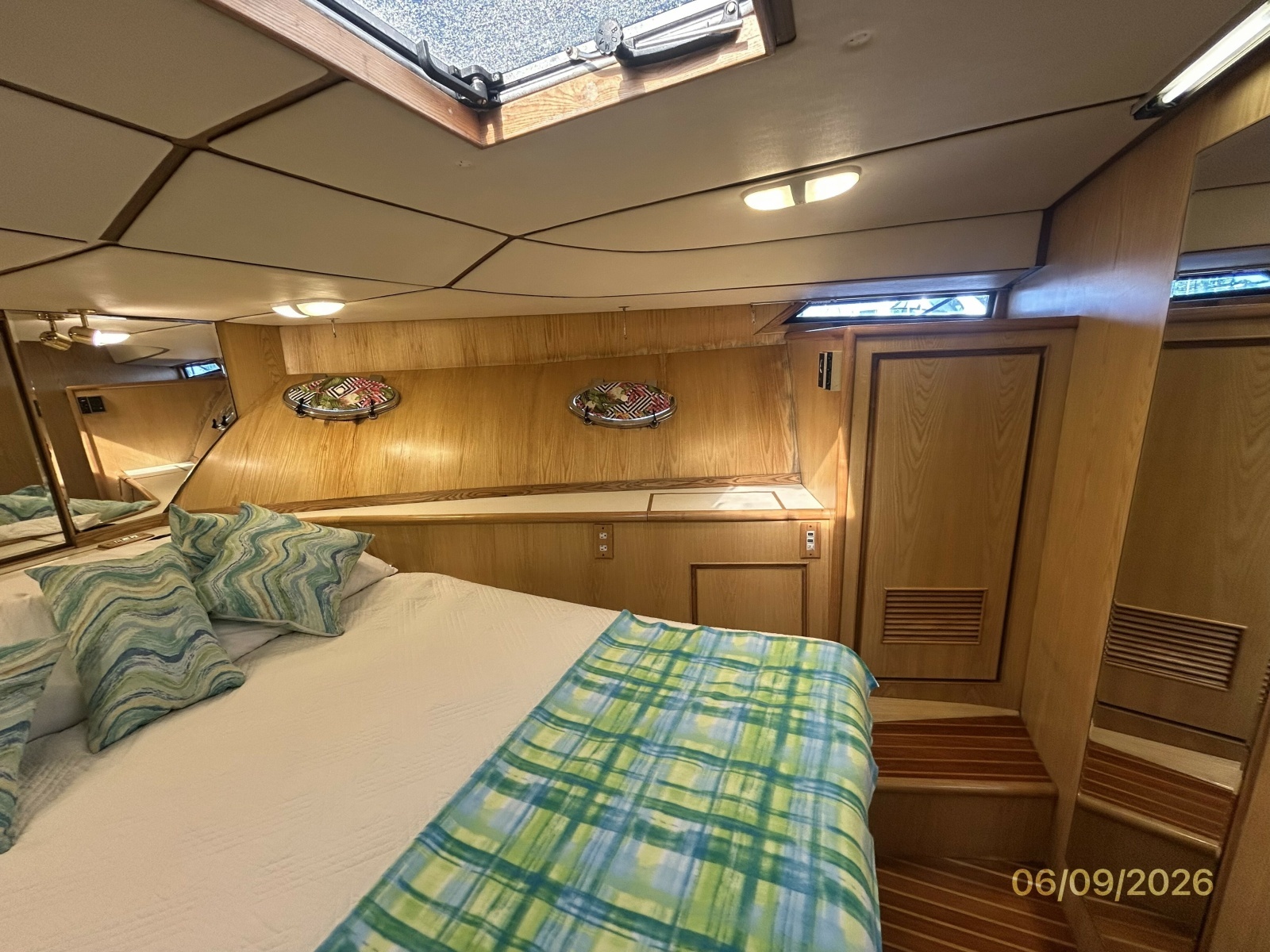 44' High Tech guest stateroom starboard