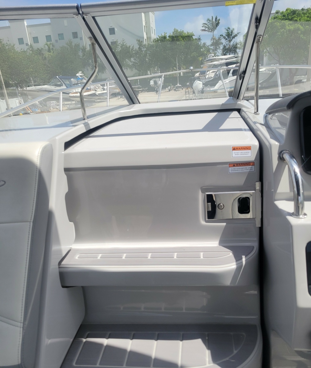 27ft Regal Yacht For Sale