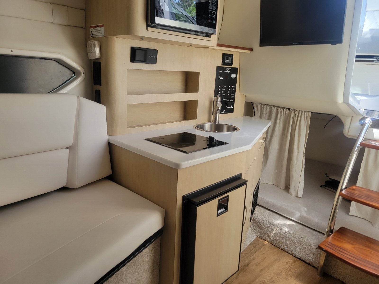 27ft Regal Yacht For Sale