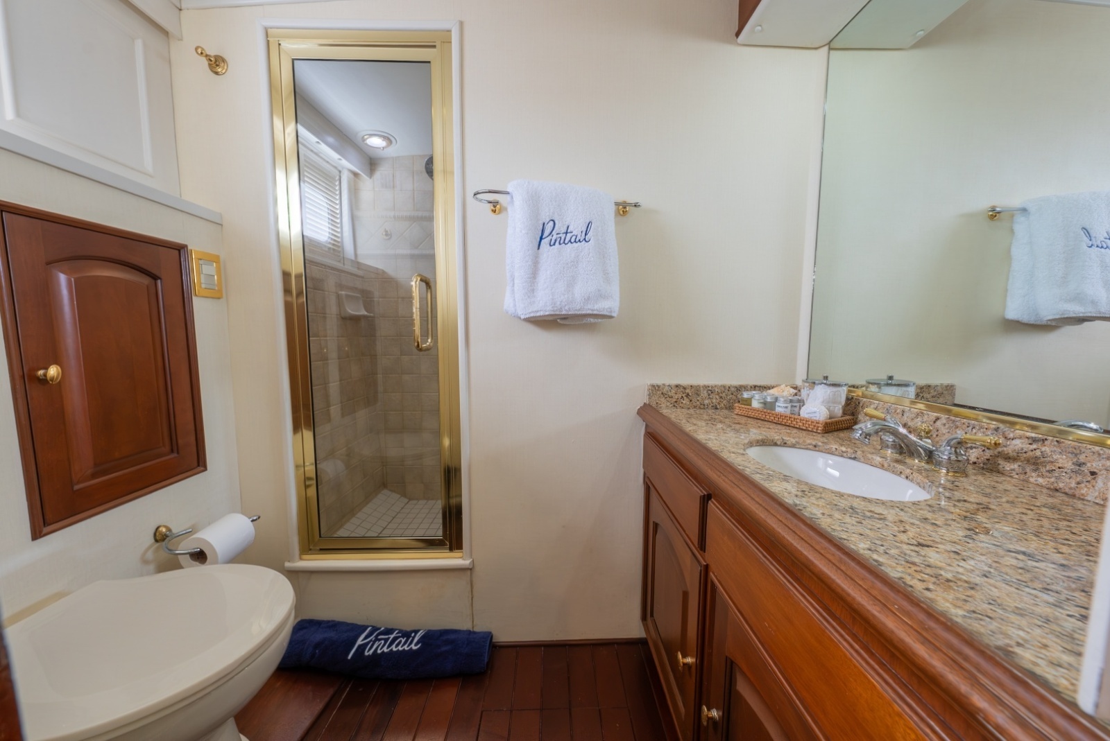 Ensuite Starboard Guest Stateroom Head