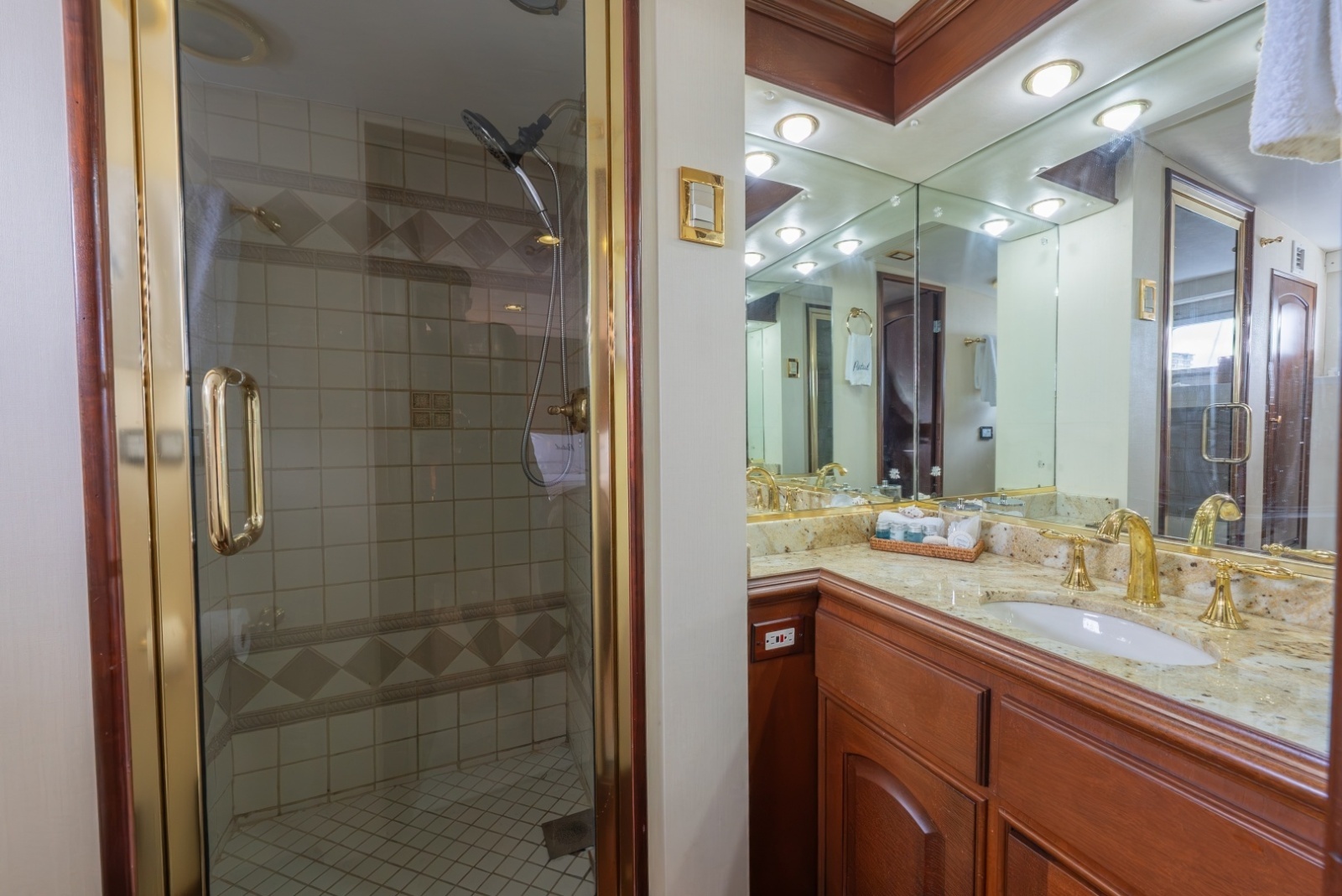 Ensuite Master Head