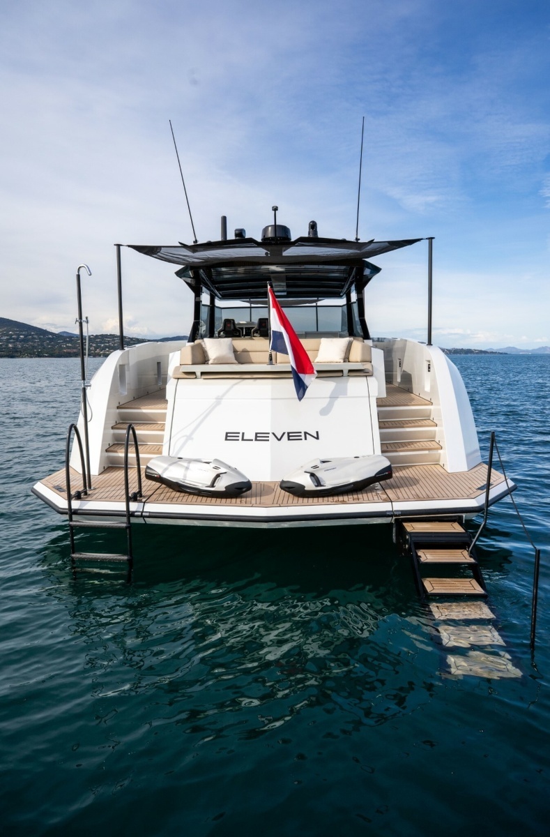 ELEVEN 56ft Vanquish Yachts Yacht For Sale