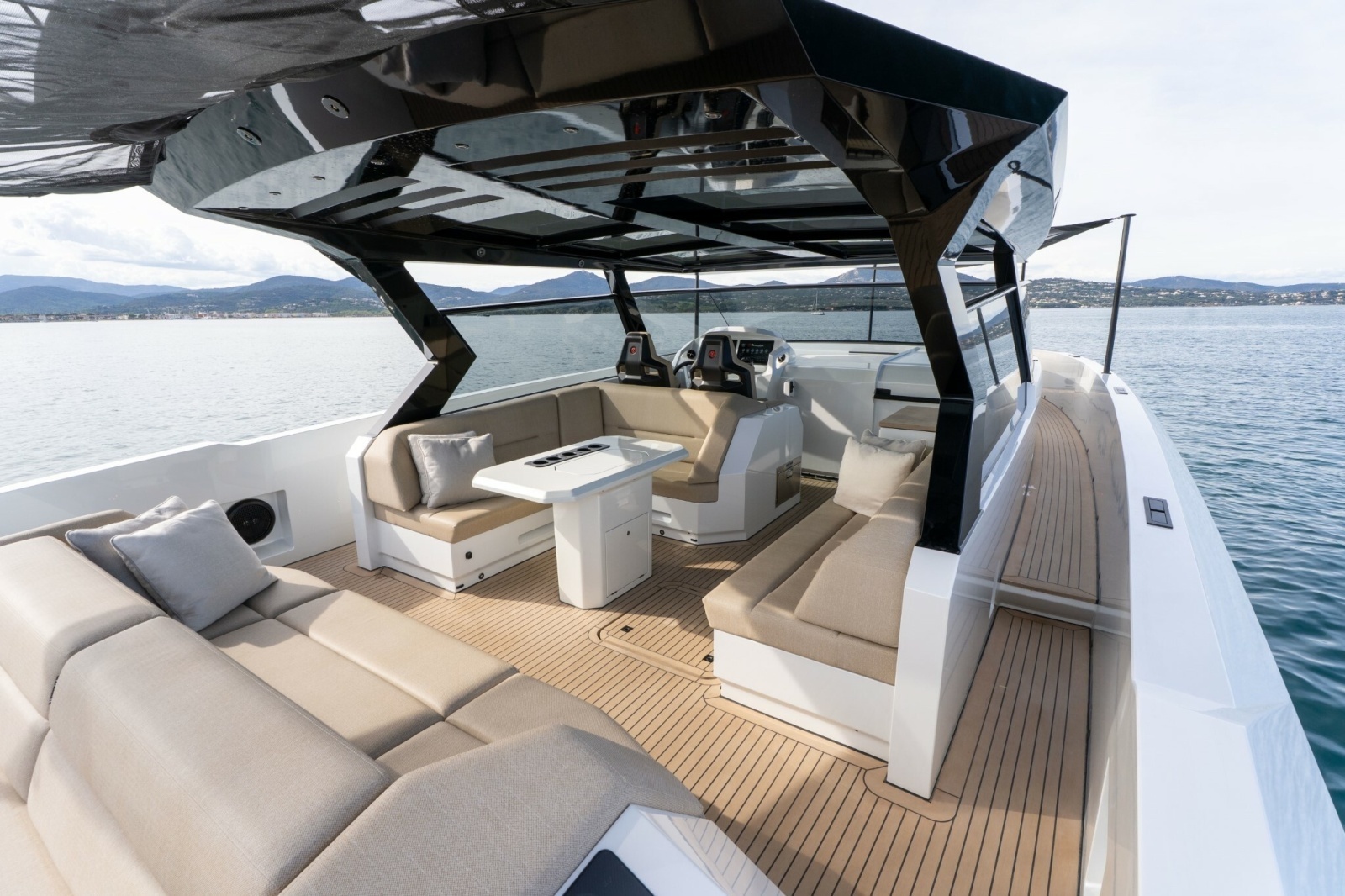 ELEVEN 56ft Vanquish Yachts Yacht For Sale