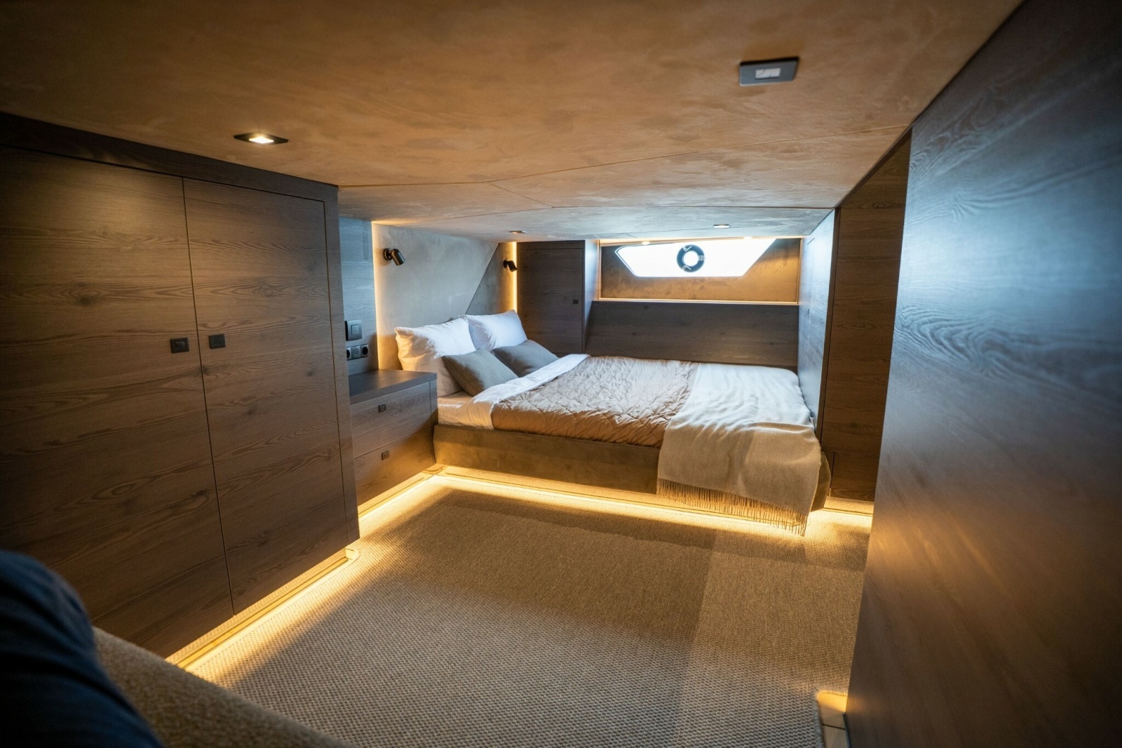 ELEVEN 56ft Vanquish Yachts Yacht For Sale