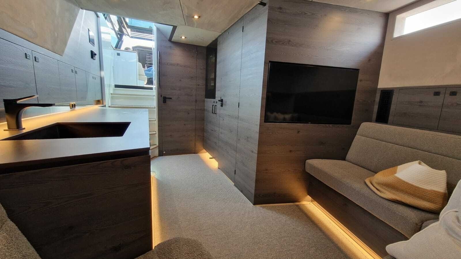 ELEVEN 56ft Vanquish Yachts Yacht For Sale