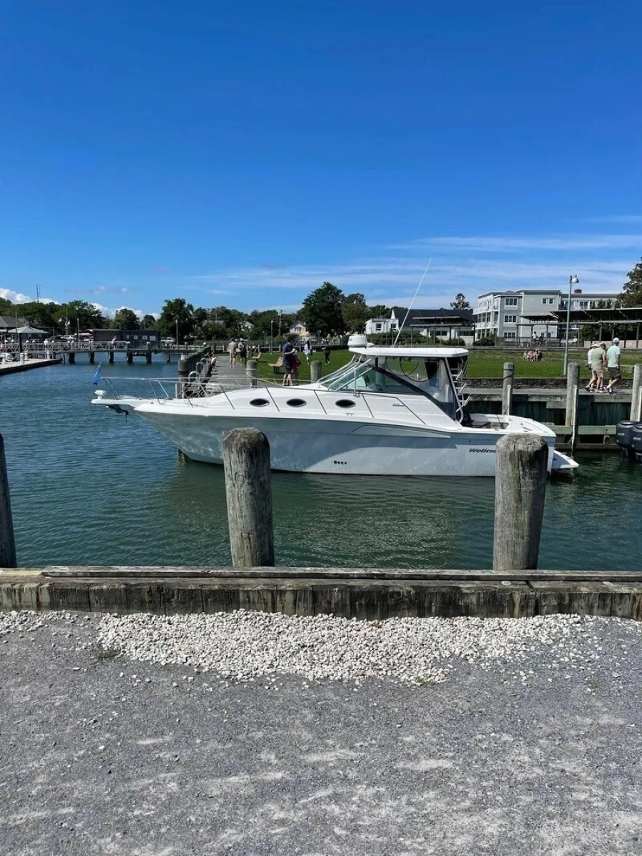 33ft Wellcraft Yacht For Sale
