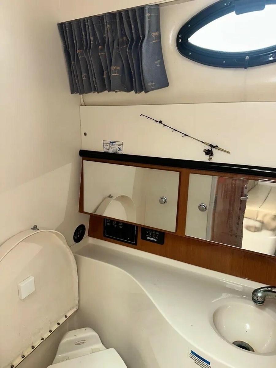 33ft Wellcraft Yacht For Sale
