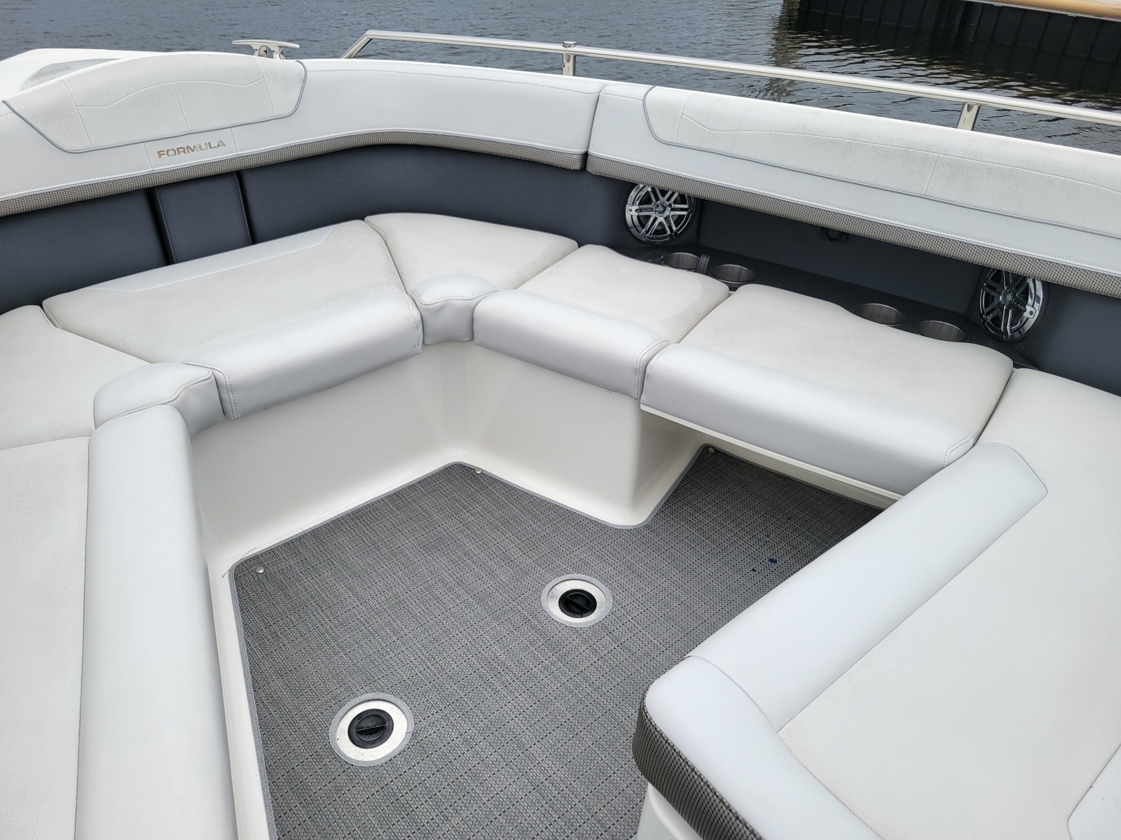 2019 Formula 350 Crossover Bowrider