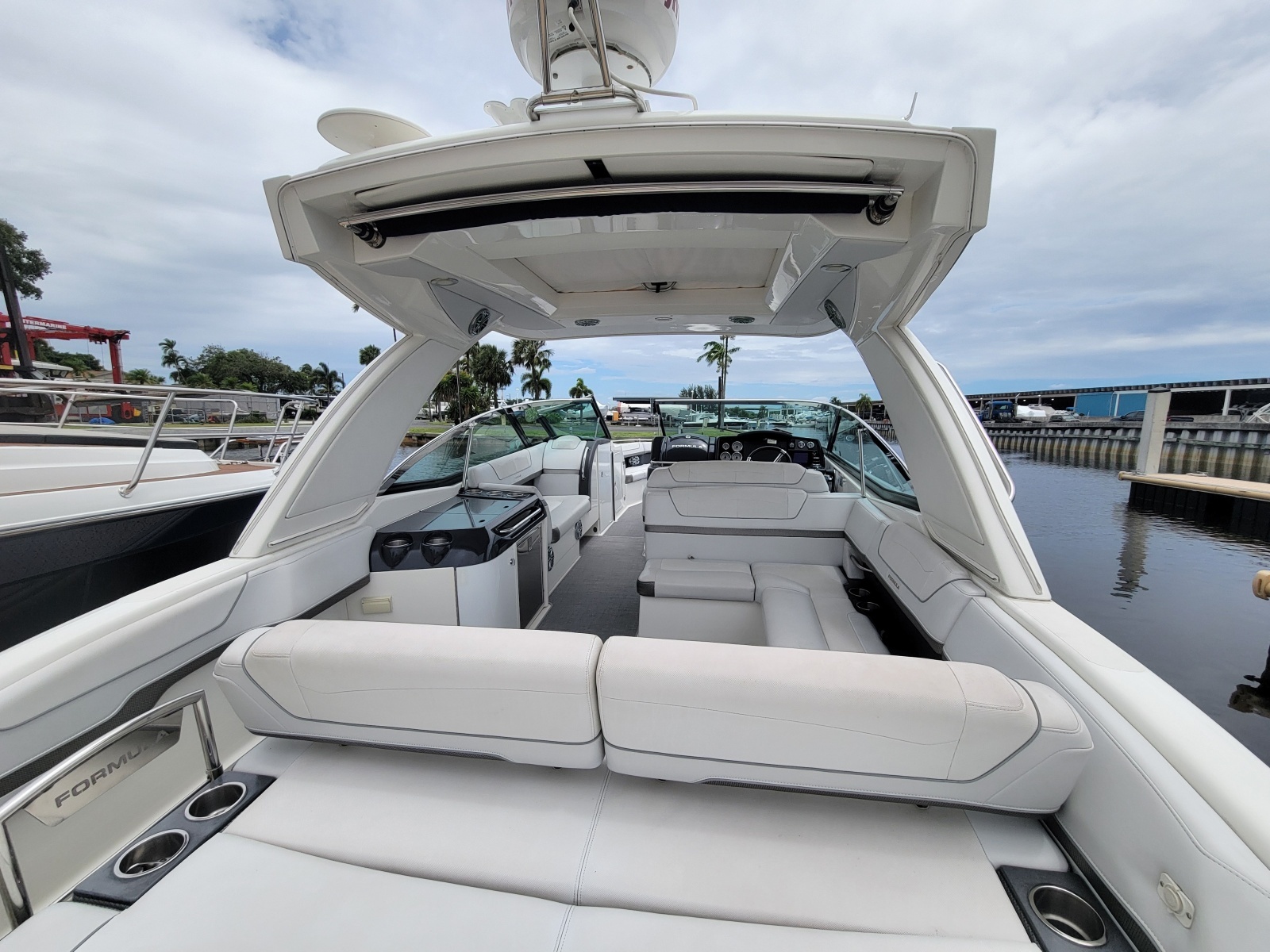 2019 Formula 350 Crossover Bowrider