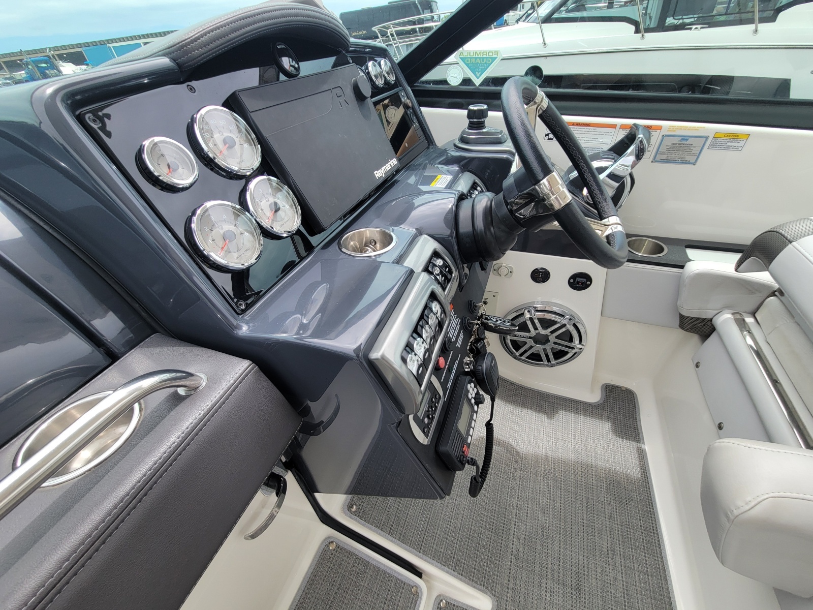 2019 Formula 350 Crossover Bowrider